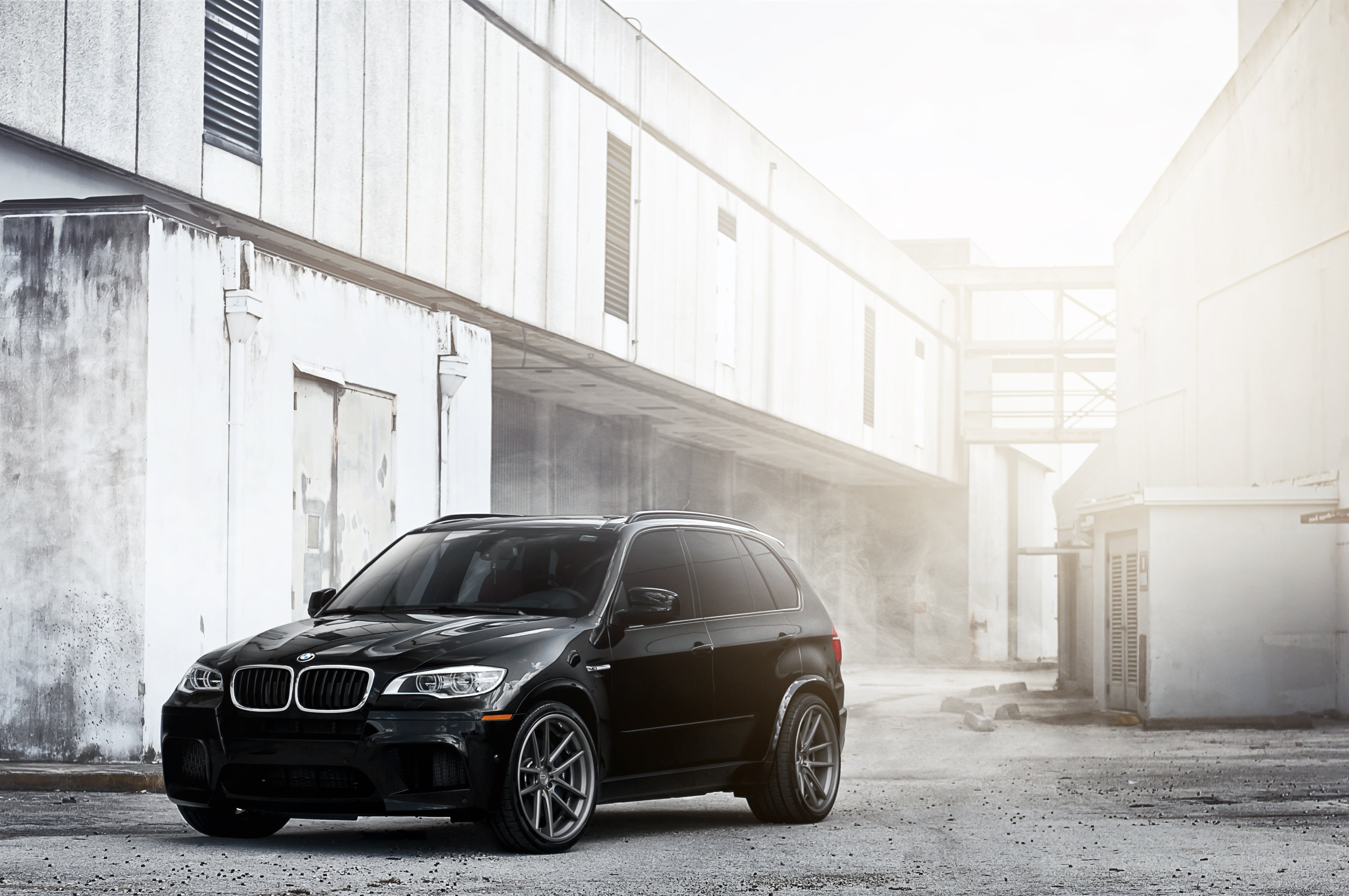 X5M, suv, headlight, city Life, street, garage, transportation, new, europe, road, cityscape, hatchback, parking, toronto, engine, motor vehicle, building, HD Wallpaper