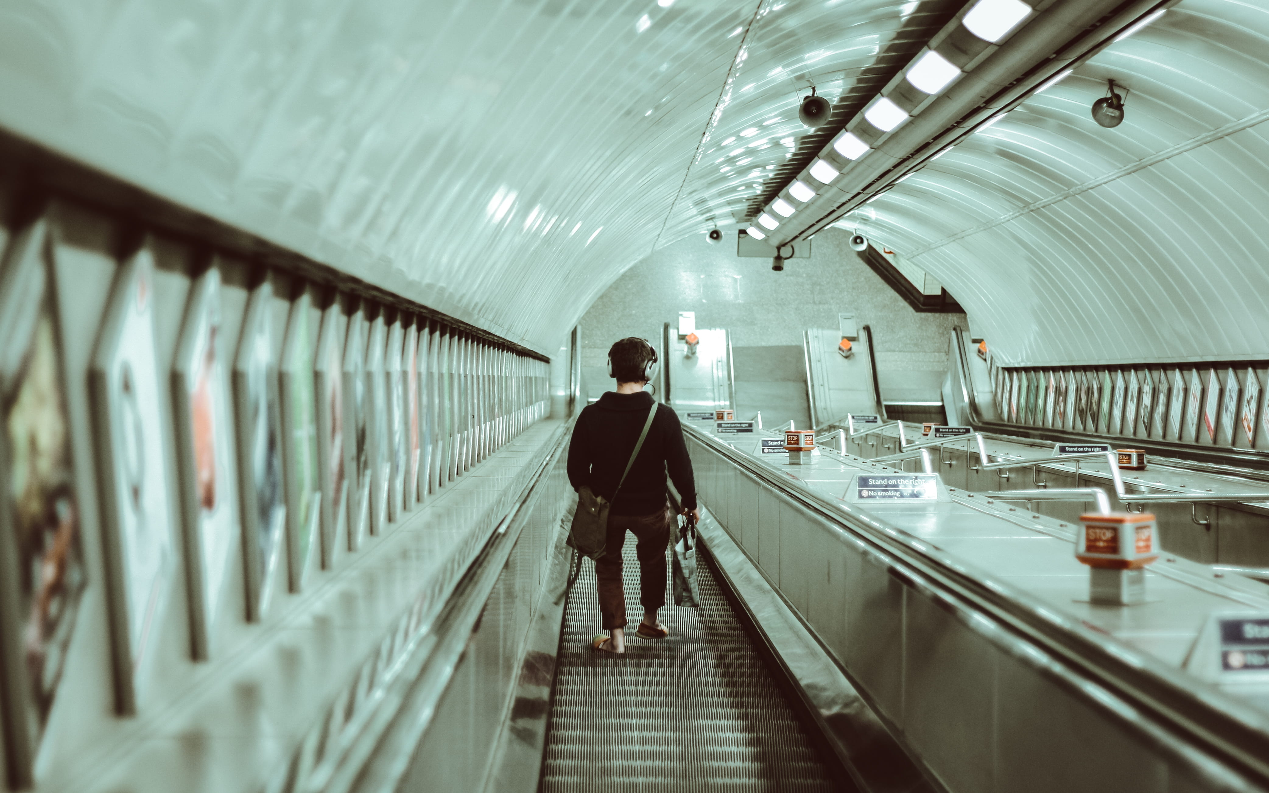 architecture, rear view, public transportation, railing, bag, united kingdom, uk, walking, the way forward, unsplash, going down, men, metal, londen, jorikkleen, HD Wallpaper
