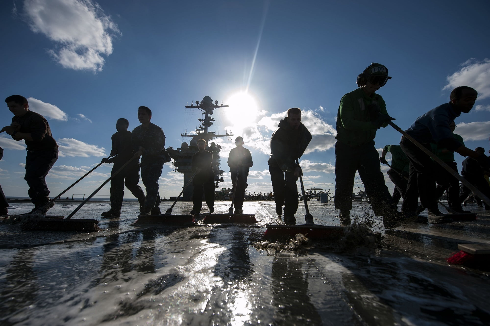 cold temperature, working, cleaning, lifestyles, flight deck, day, leisure activity, silhouettes, wash down, reflection, sky, usa, people, group, team, HD Wallpaper