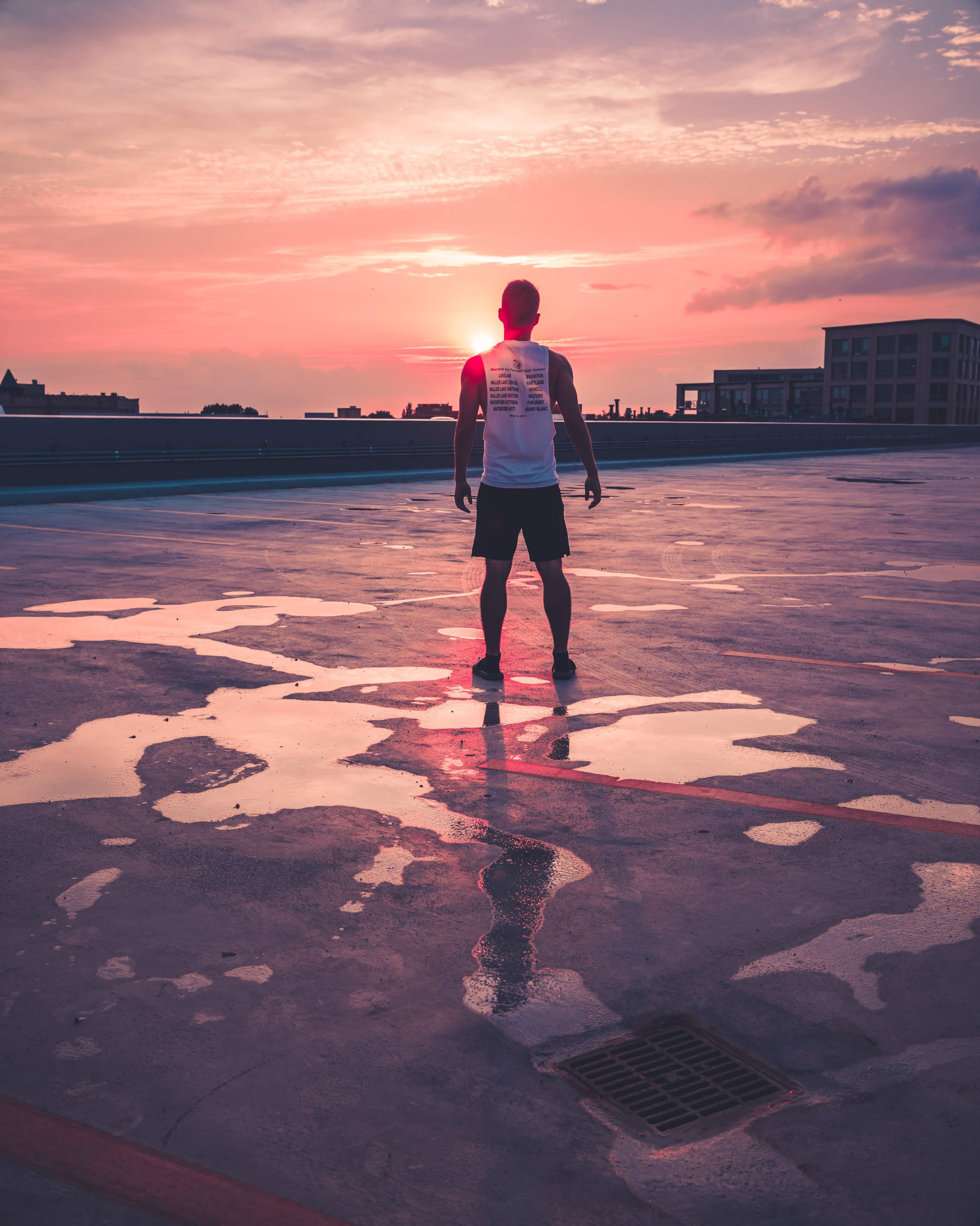 sun, buildings, hour, golden hour, cloud, light, sunny, large, flare, one Person, life, running, sport, jogging, bright, golden, people, calm, orange, sea, Phone HD Wallpaper