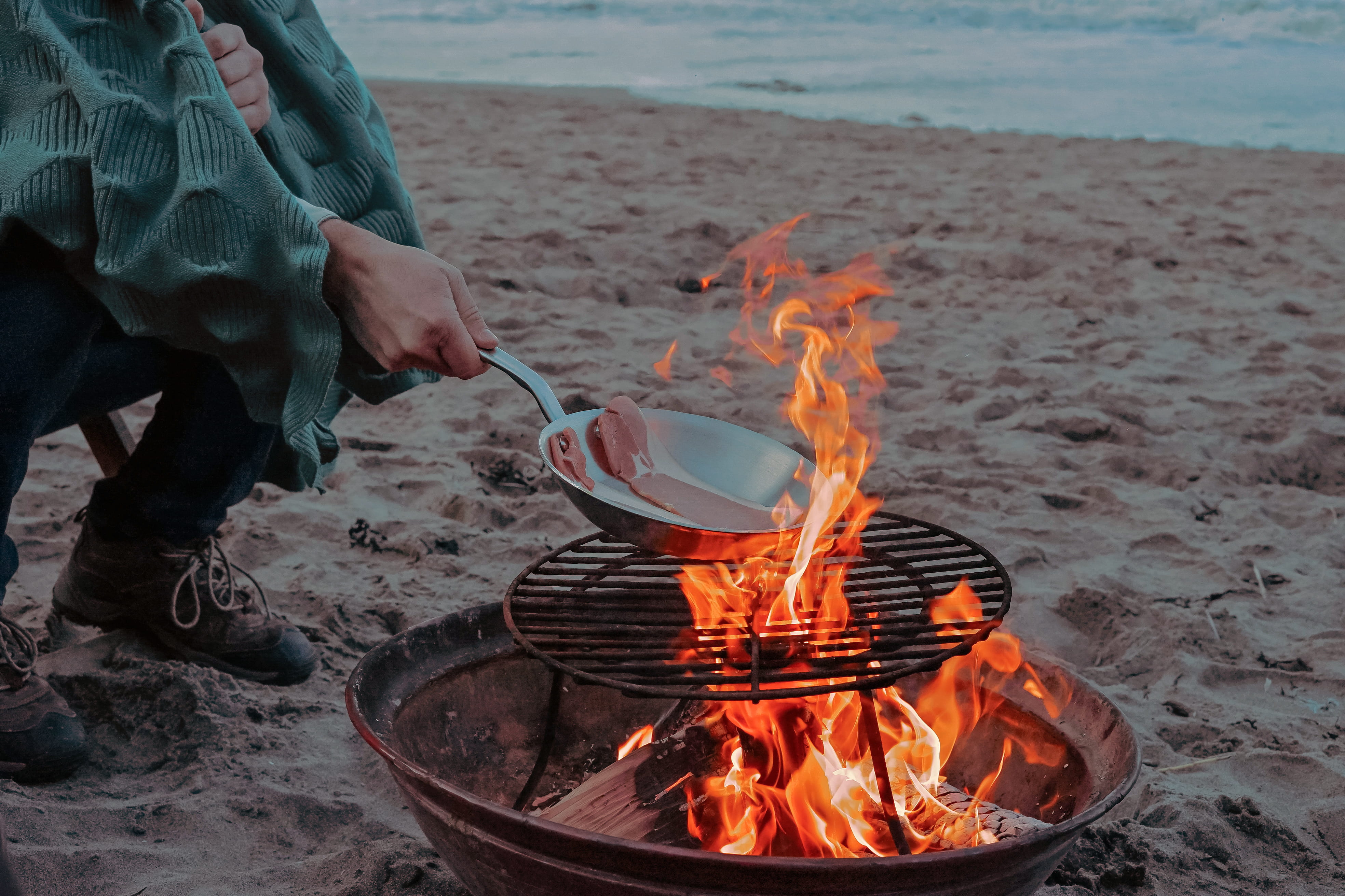 sea side, holding, burning, fire - natural phenomenon, fire pit, kitchen utensil, one person, bonfire, grilling, pan, motion, sand, bacon, lifestyles, leisure activity, HD Wallpaper