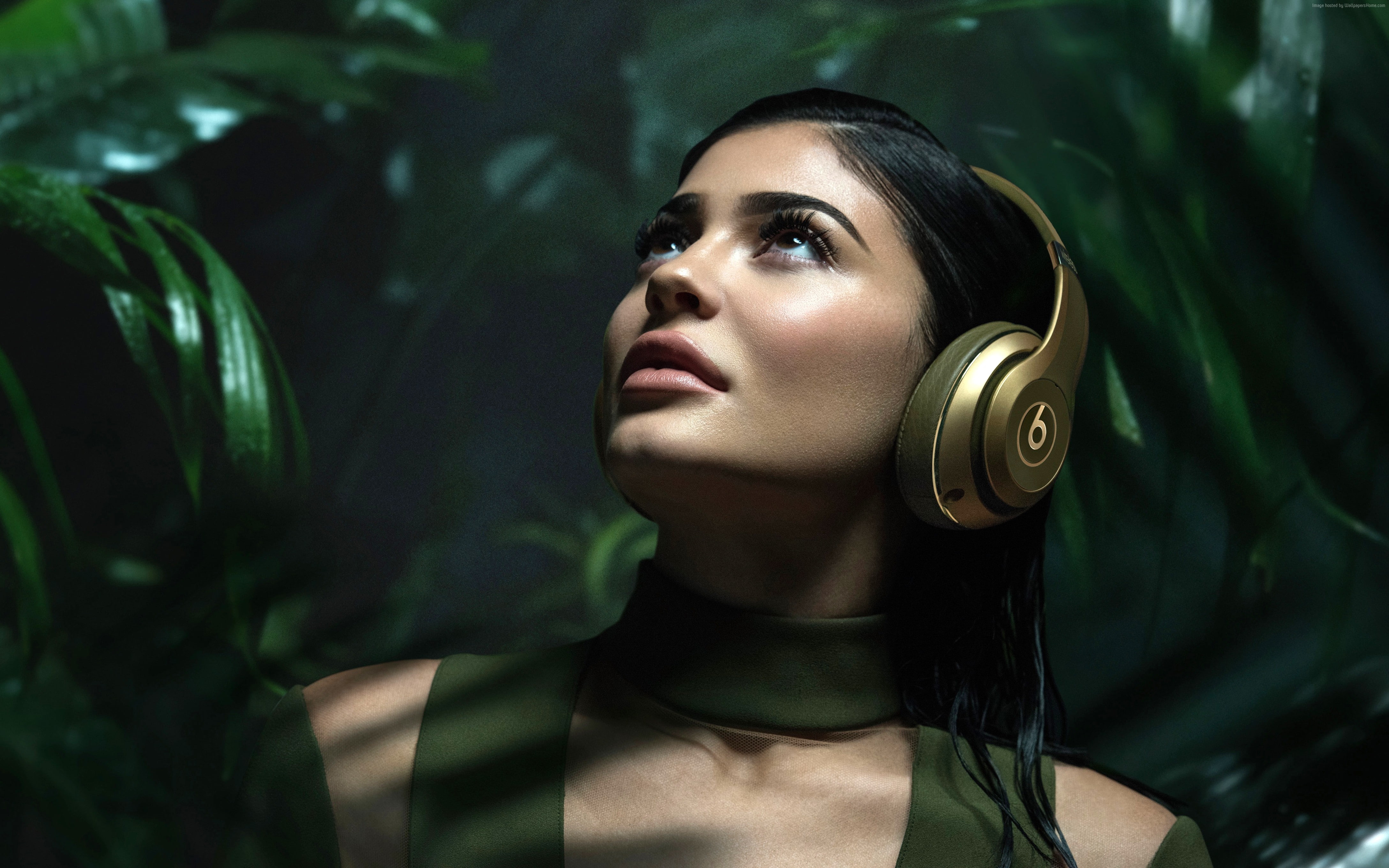 Puma, looking, lifestyles, day, young women, green color, Kylie Jenner, close-up, beauty, purple, front view, looking away, real people, 4K, young adult, HD Wallpaper