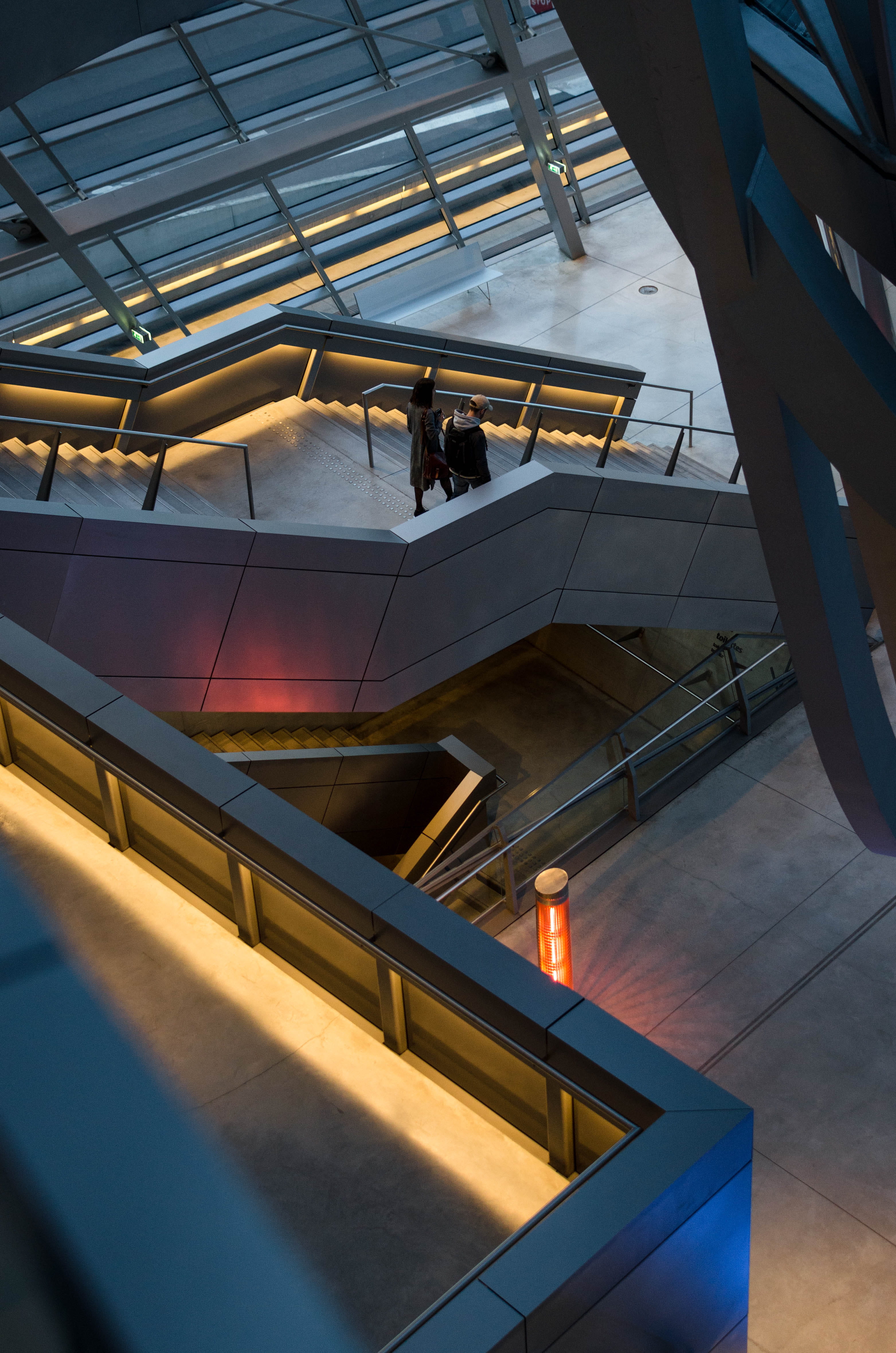 day, people, confluences, museum, staircase, modern, skylight, ceiling, steps and staircases, low angle view, lights, indoors, 4K, wallapaper, group of people, Phone HD Wallpaper