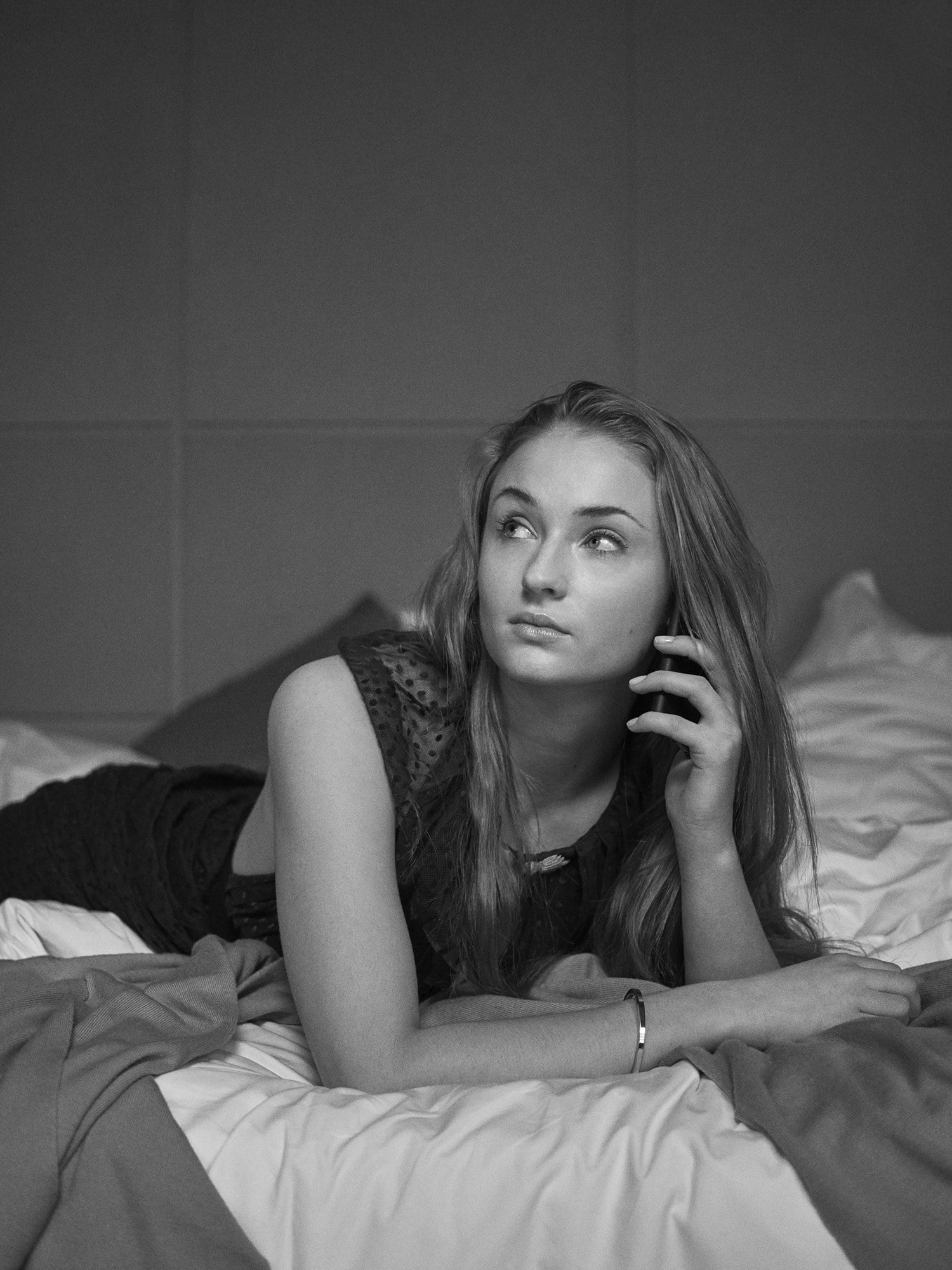 sitting, beauty, one person, bedroom, young adult, human hair, indoors, contemplation, hair, bed, 1080P, hairstyle, three quarter length, adult, long hair, Phone HD Wallpaper