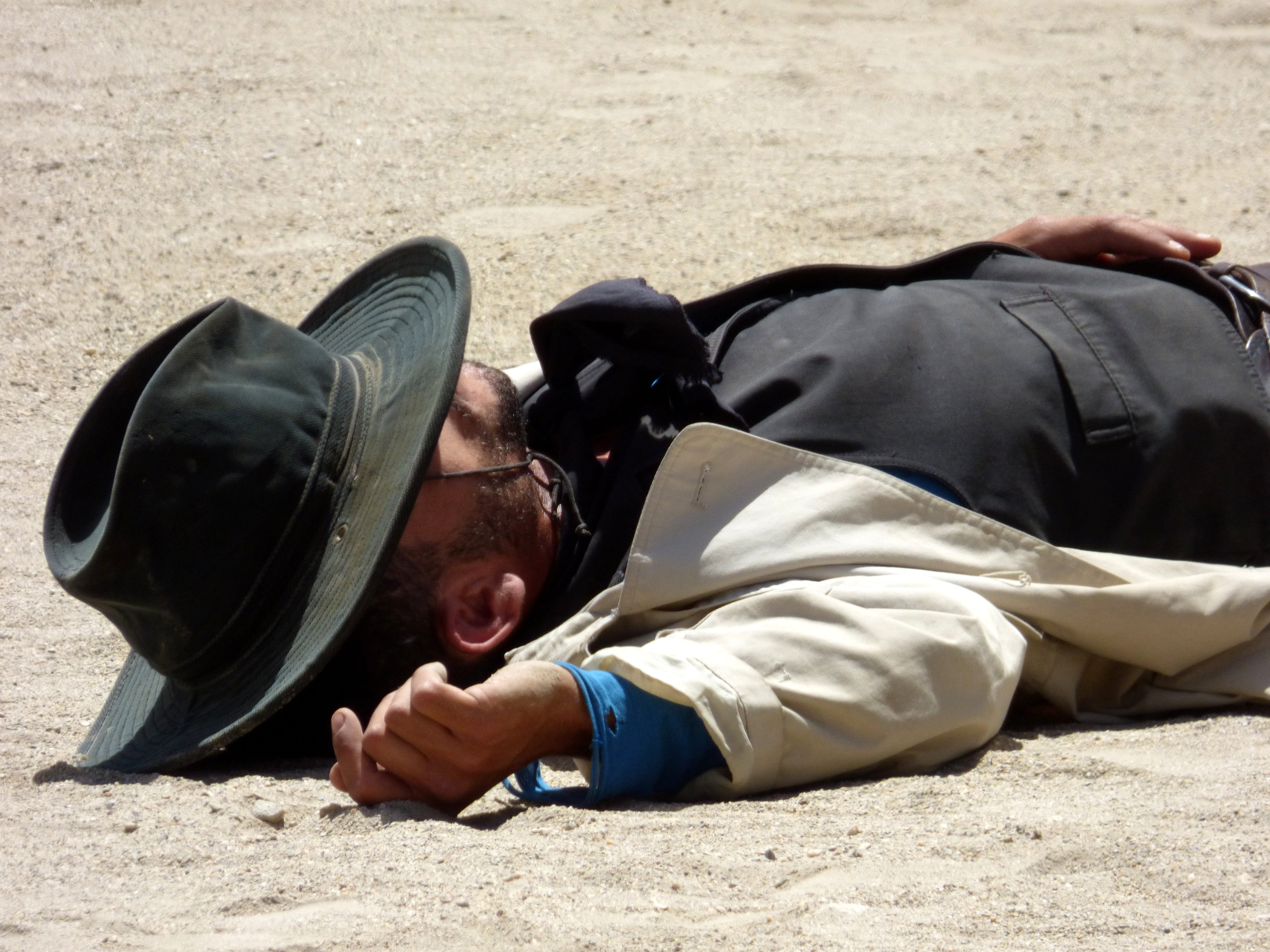 lying on back, hollywood, outdoors, movie, desert, hat, men, relaxation, real people, 4K, land, wild west, young adult, film, sunlight, death, ground, HD Wallpaper