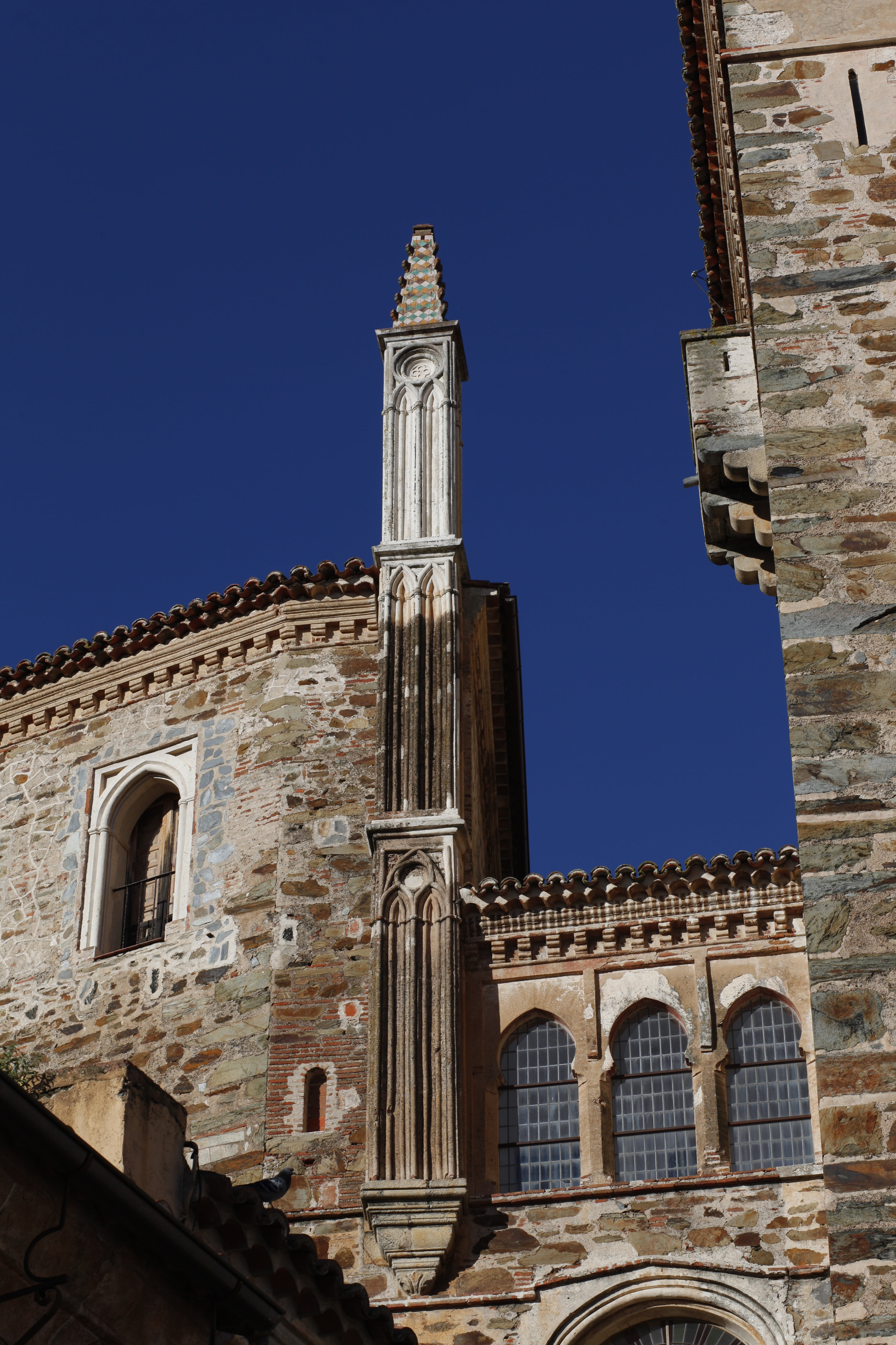 history, 5K, arch, monastery, blue, religion, building exterior, sky, belief, guadalupe, architecture, clear sky, cáceres, the past, built structure, spirituality, Phone HD Wallpaper