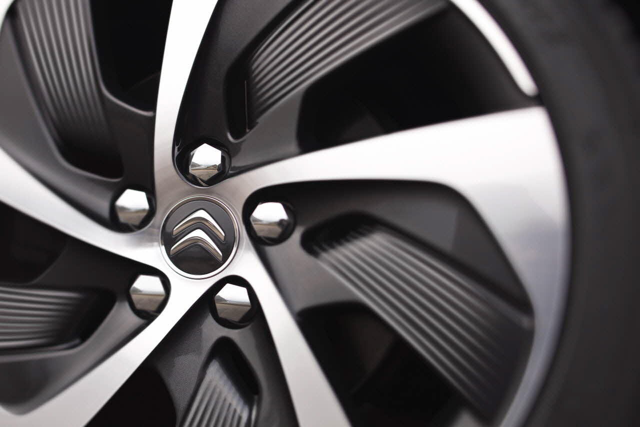 chrome, wheel, silver - metal, vehicle part, technology, silver colored, picasso, modern, black color, citroen, backgrounds, wealth, shiny, car, alloy, HD Wallpaper