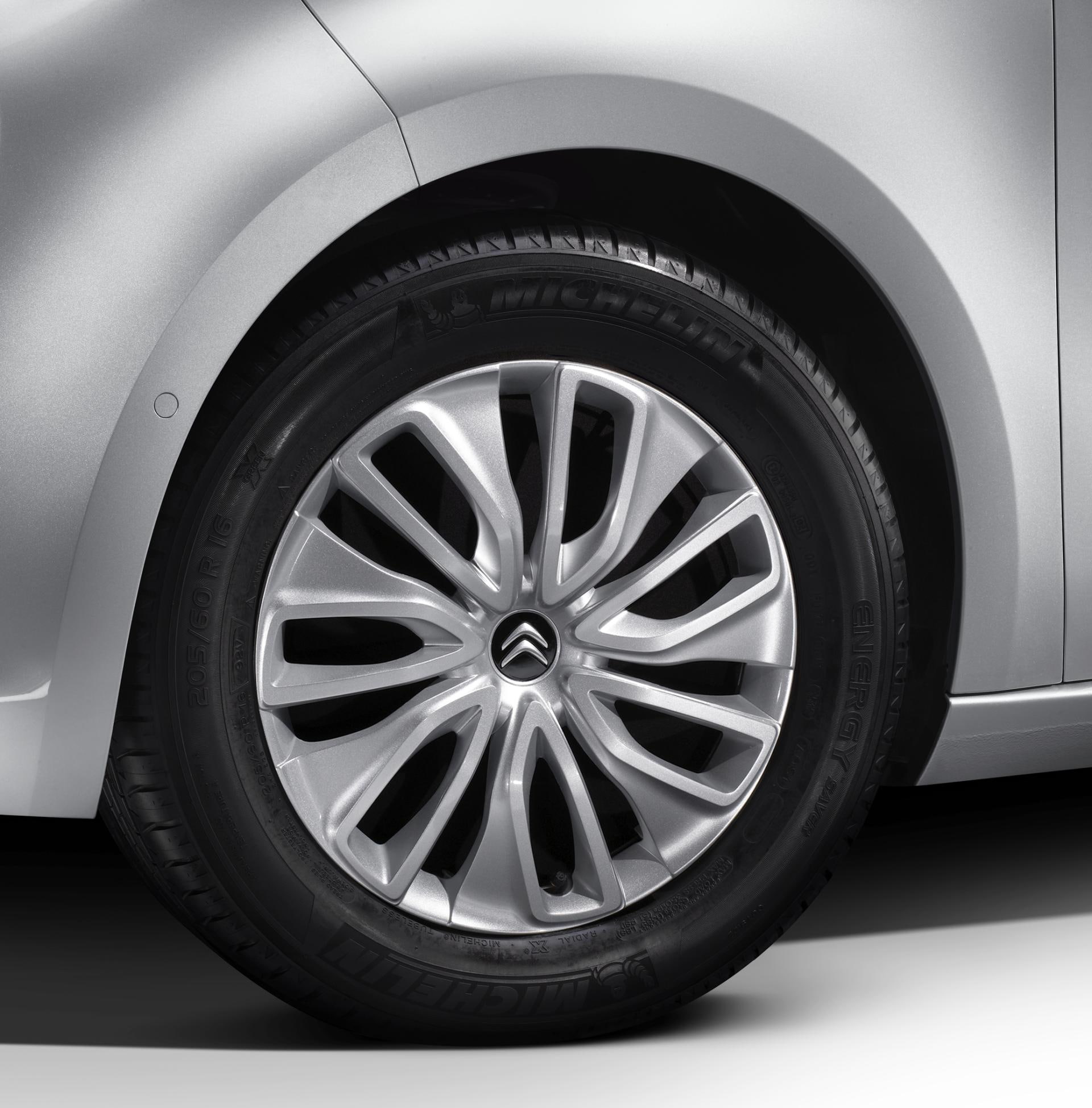 silver colored, spoke, no people, luxury, car, circle, vehicle part, c, picasso, mode of transportation, close-up, alloy, motor vehicle, pattern, land vehicle, Phone HD Wallpaper
