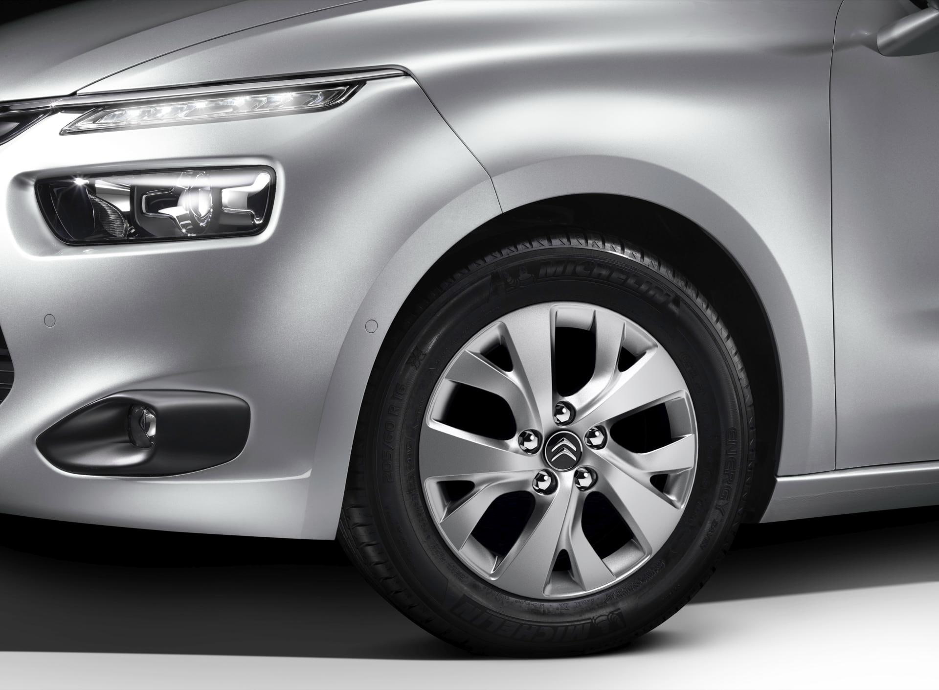 c, wealth, car, wheel, 1080P, close-up, day, alloy, vehicle part, tire, shape, design, grand, metal, outdoors, no people, sports car, land vehicle, citroen, HD Wallpaper