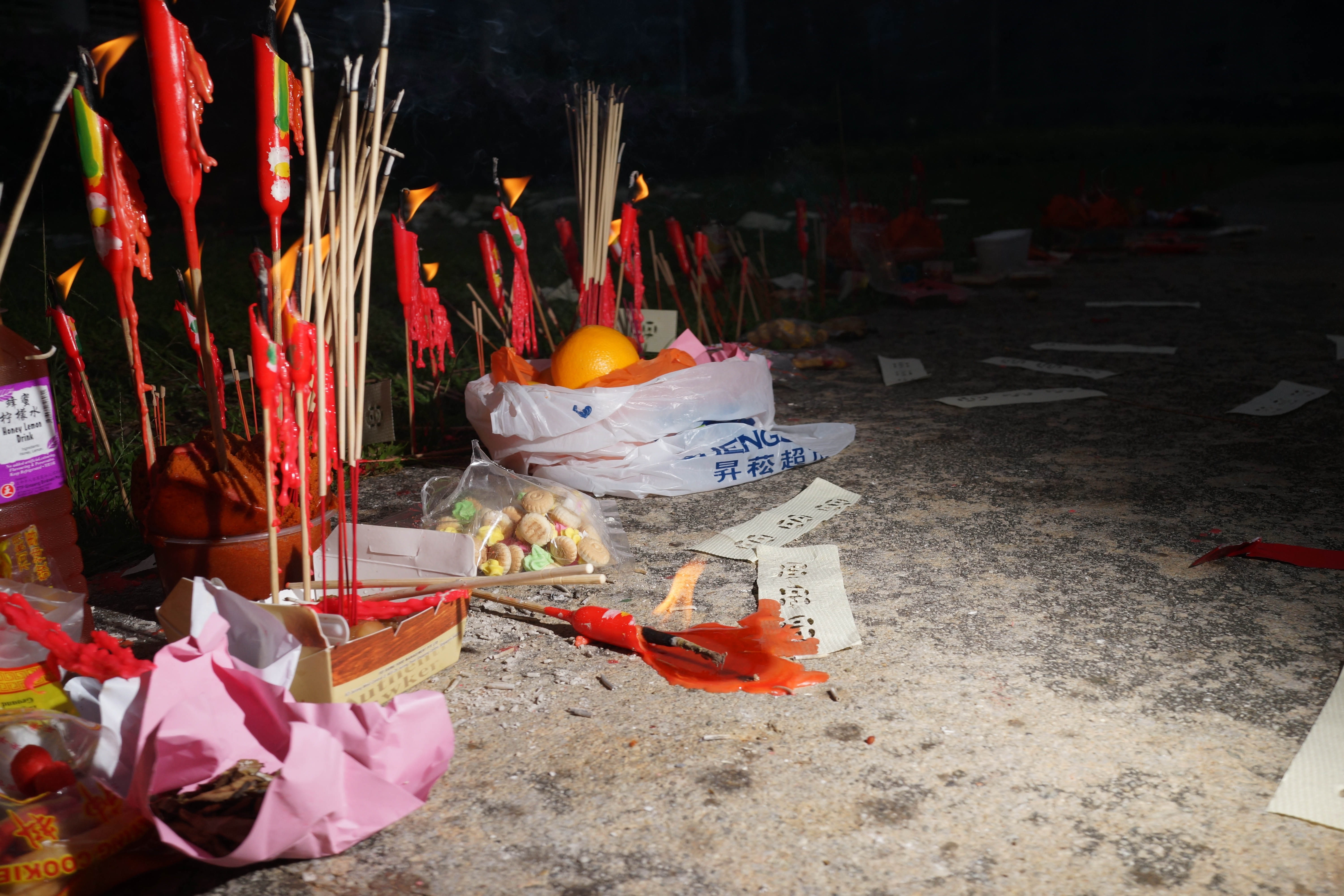 5K, asia, orchard road, built structure, praying, belief, sacrifice, singapore, spirituality, building, ghost month, incense, religious equipment, altar, HD Wallpaper