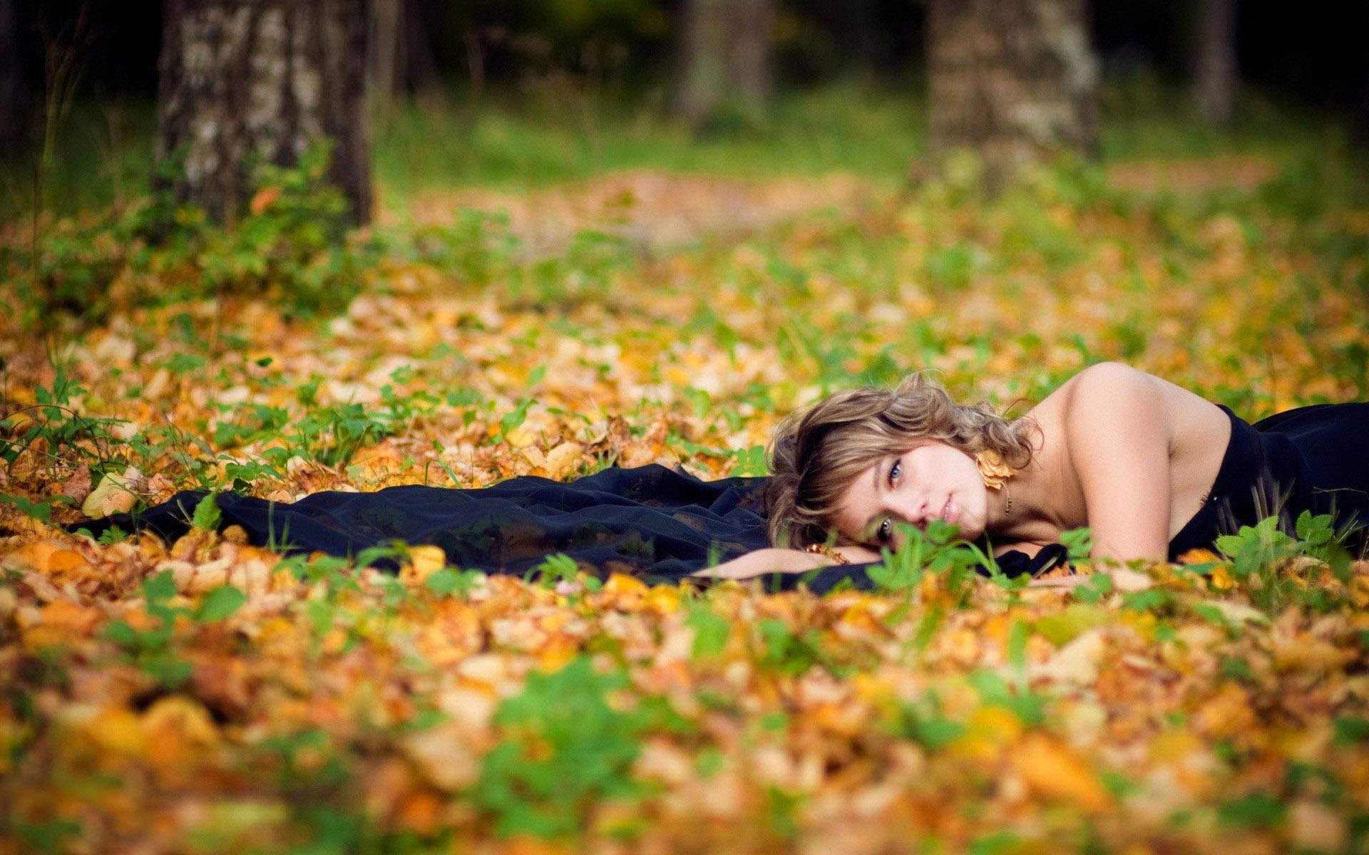 1080P, fallen, girl, s, woman, 1920x1200, black, autumn, women, leaves, girls, sleeveless, dress, leaf, HD Wallpaper