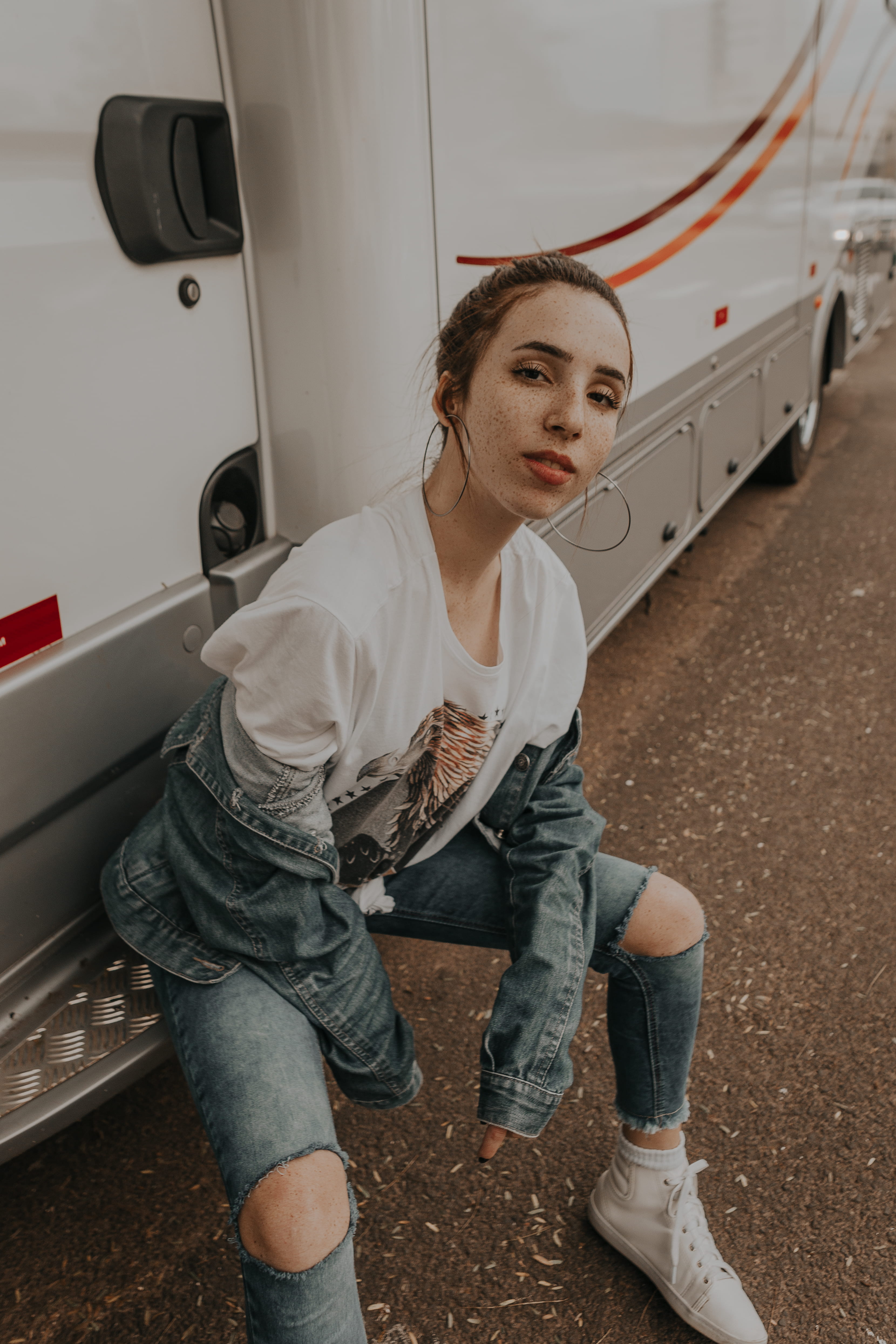 rail transportation, real people, looking, sit, mood, one person, public transportation, sidebar, leisure activity, young women, sitting, young adult, camper, Phone HD Wallpaper