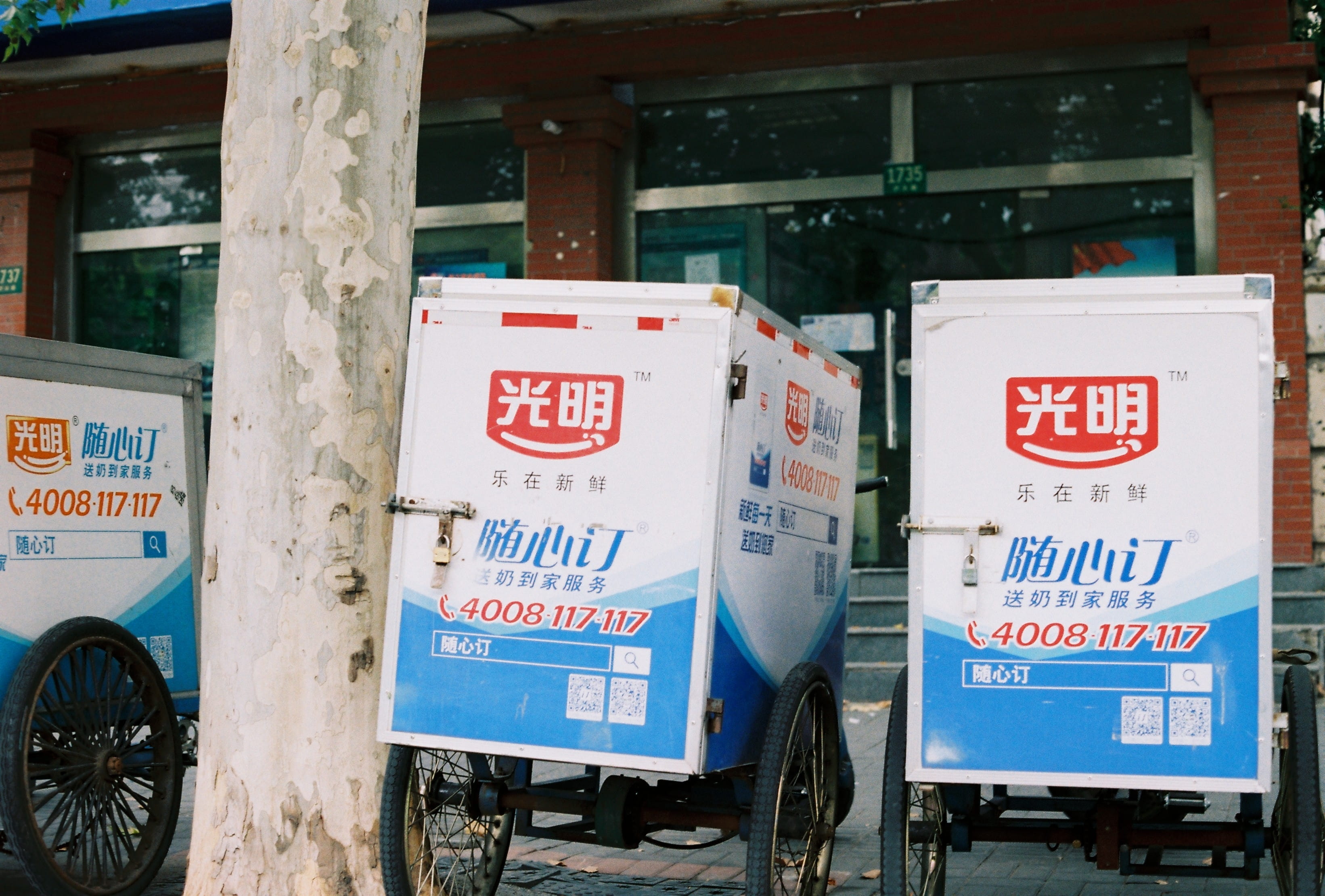 transport, truck, delivery, western script, nature, two, 2K, communication, kiosk, street, built structure, machine, box, architecture, transportation, HD Wallpaper