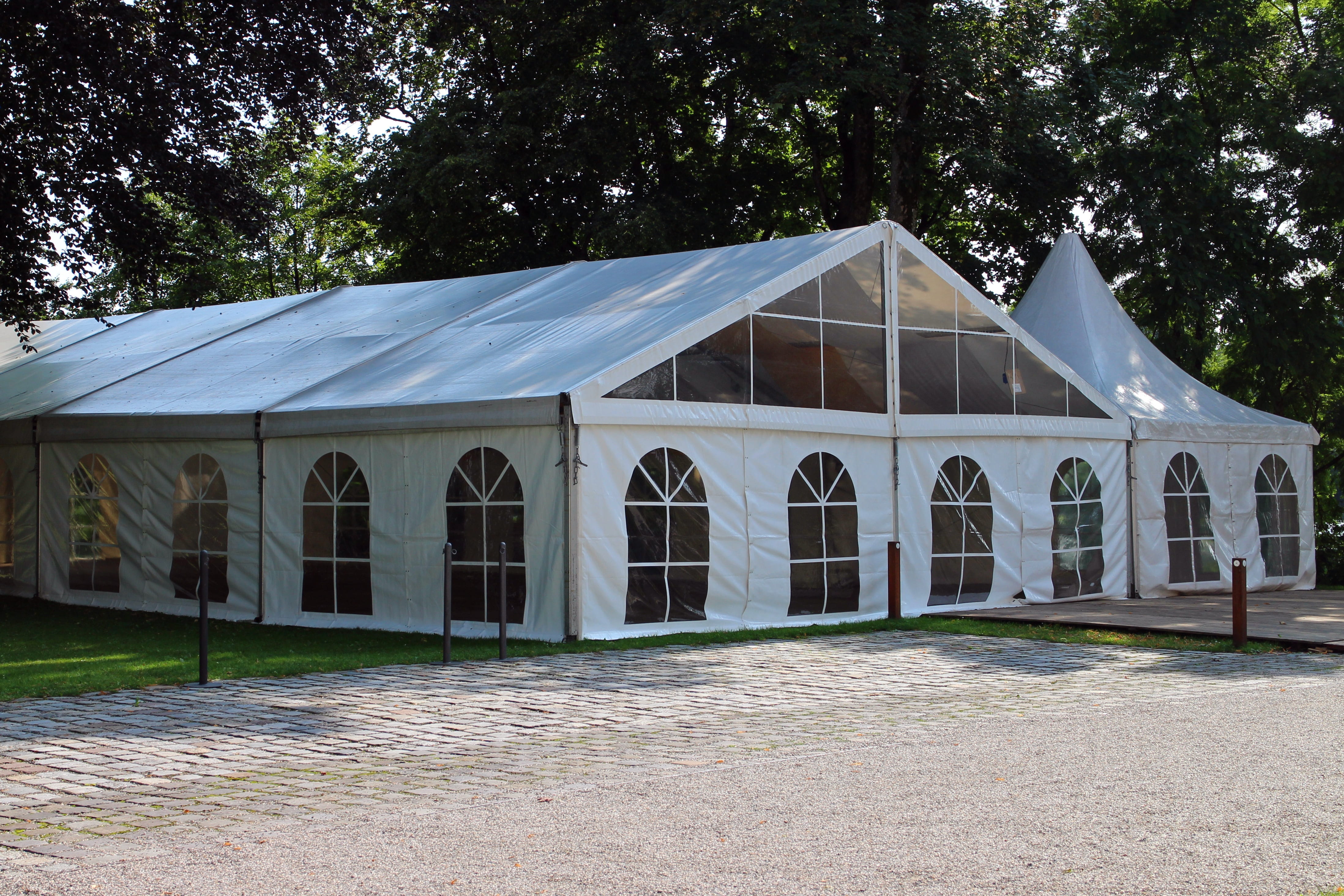 hall, footpath, enclosed, 4K, sunlight, growth, day, marquee, side by side, event tent, clear sky, near, fair, building, outdoors, architecture, built structure, HD Wallpaper