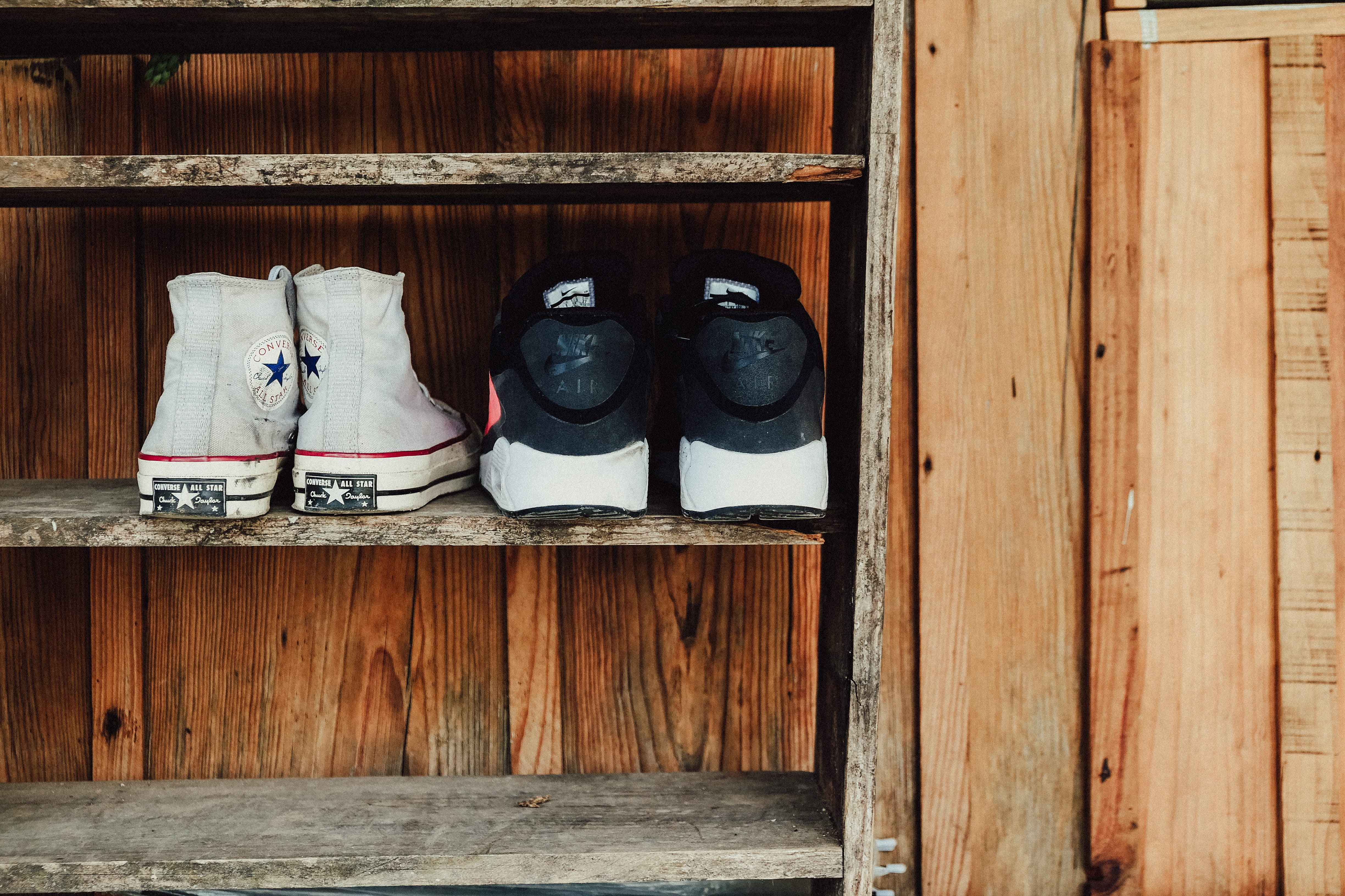 shelf, rustic, day, built structure, nike, no people, chucks, converse all star, room, retro, architecture, pairs, vintage, fashion, barn, pair, sneakers, HD Wallpaper