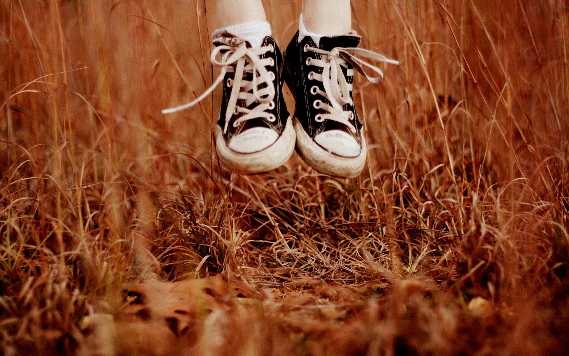 shoes, 1080P, converse, jumping, canvas, grass, canvas shoes, HD Wallpaper