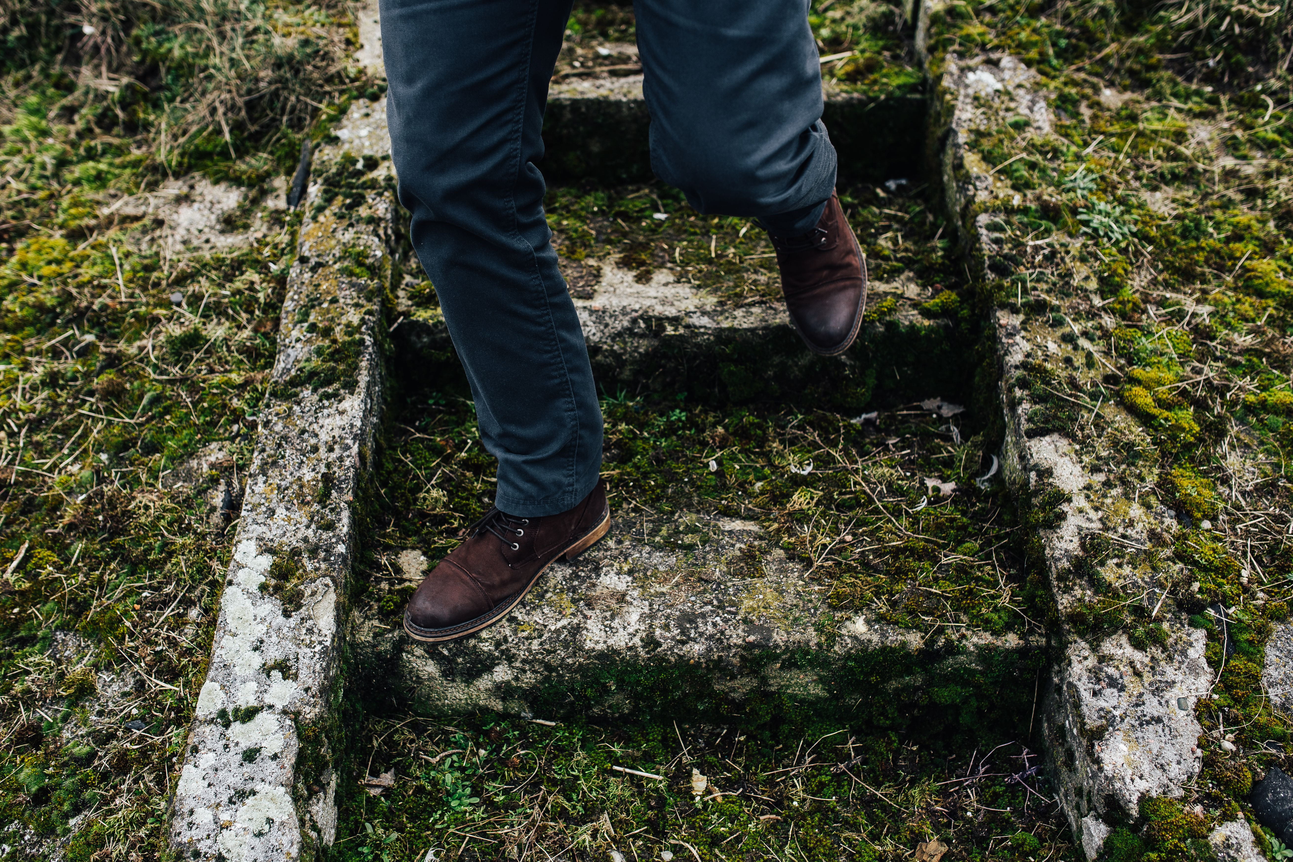 limb, day, human limb, outdoors, human Leg, moss, men, lifestyles, boat, plant, low section, boot, nature, sea, standing, one Person, jeans, water, one man only, HD Wallpaper