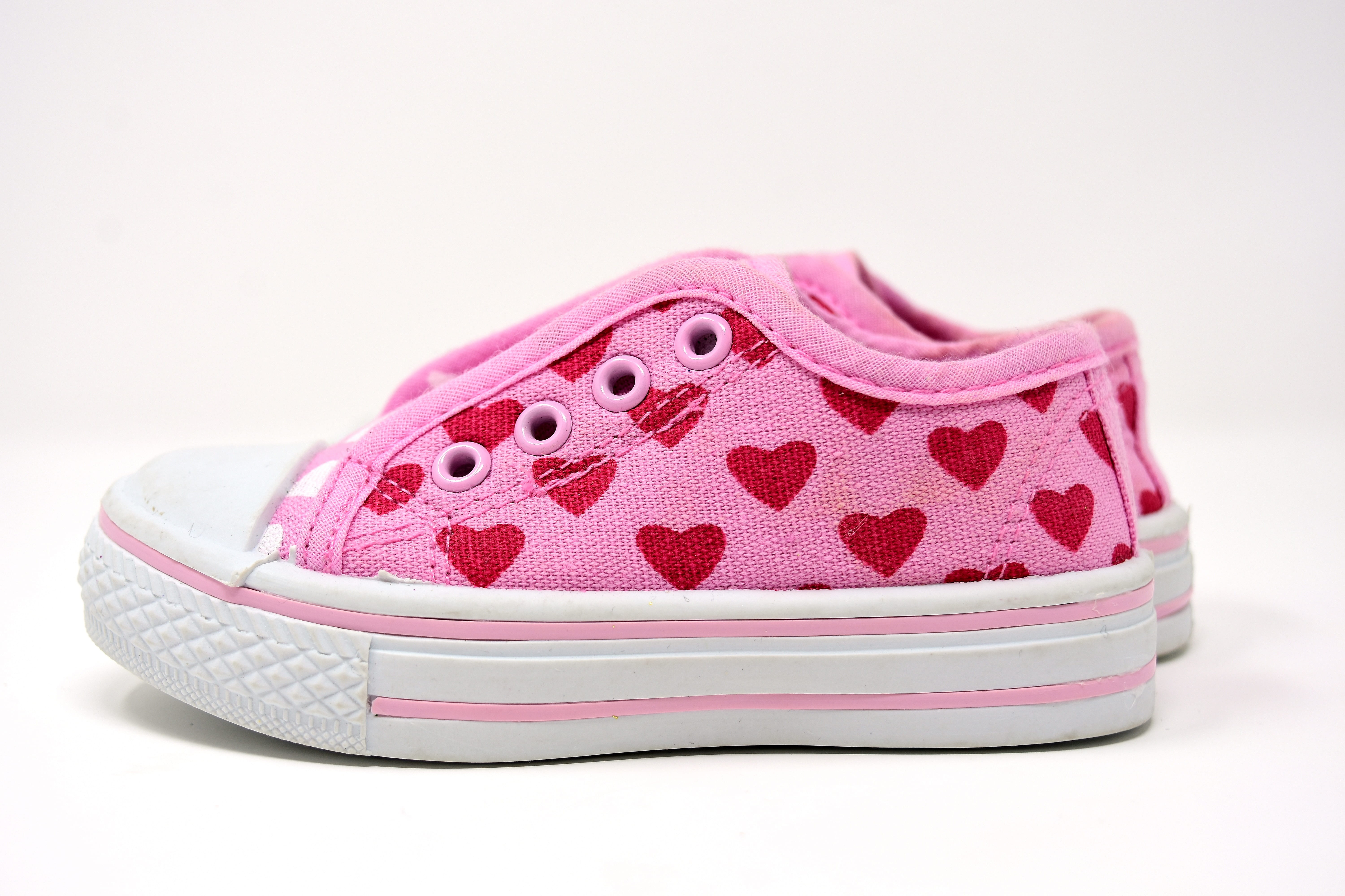 5K, top, focus on foreground, white color, chucks, shoelace, heart shape, fabric shoes, low, pattern, sneakers, small group of objects, pink color, single object, HD Wallpaper