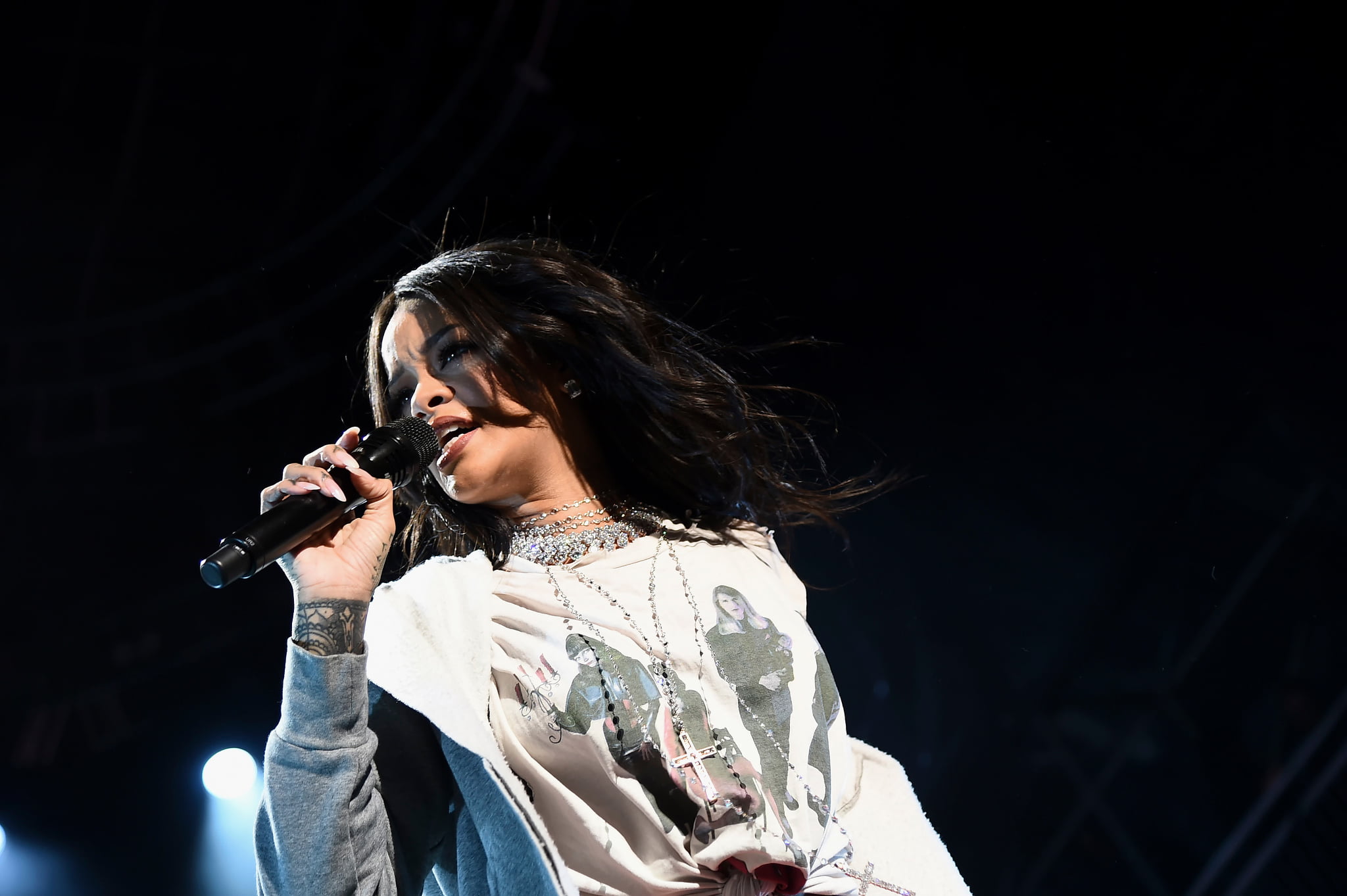 one Person, young Adult, real people, copy space, hair, people, young women, beautiful, singer, hairstyle, stage - Performance Space, caucasian Ethnicity, HD Wallpaper