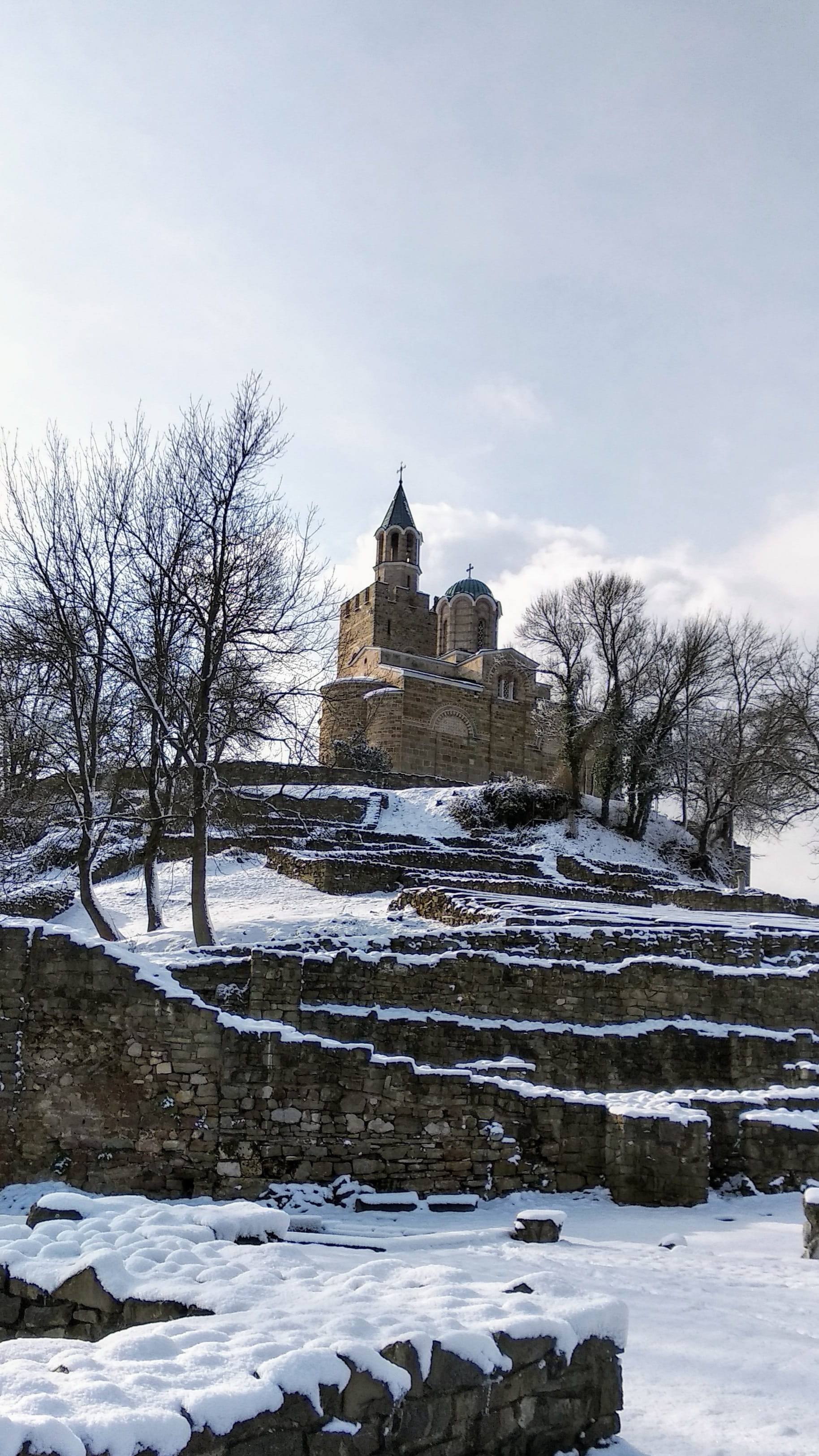 winter, 2K, sky, veliko tarnovo, built structure, building, building exterior, outdoors, fortress, tree, the past, no people, place of worship, nature, Phone HD Wallpaper