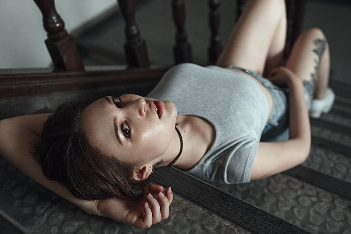 focus on foreground, three quarter length, model, one person, leisure activity, T-shirt, indoors, portrait, hairstyle, brunette, neckless, beautiful woman, HD Wallpaper
