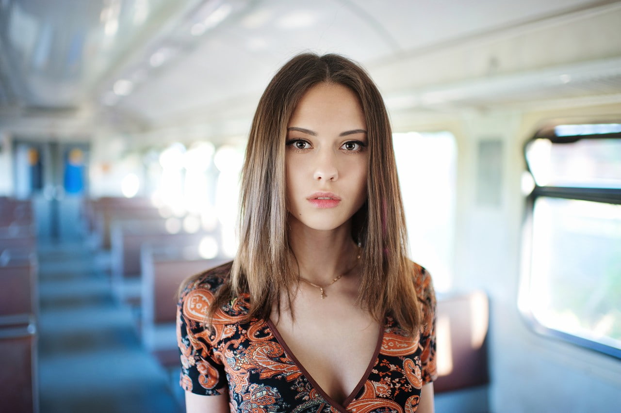 eyeliner, women outdoors, model, 720P, blonde, Catherine Timokhina, looking at viewer, pink lipstick, train, women, neckless, HD Wallpaper