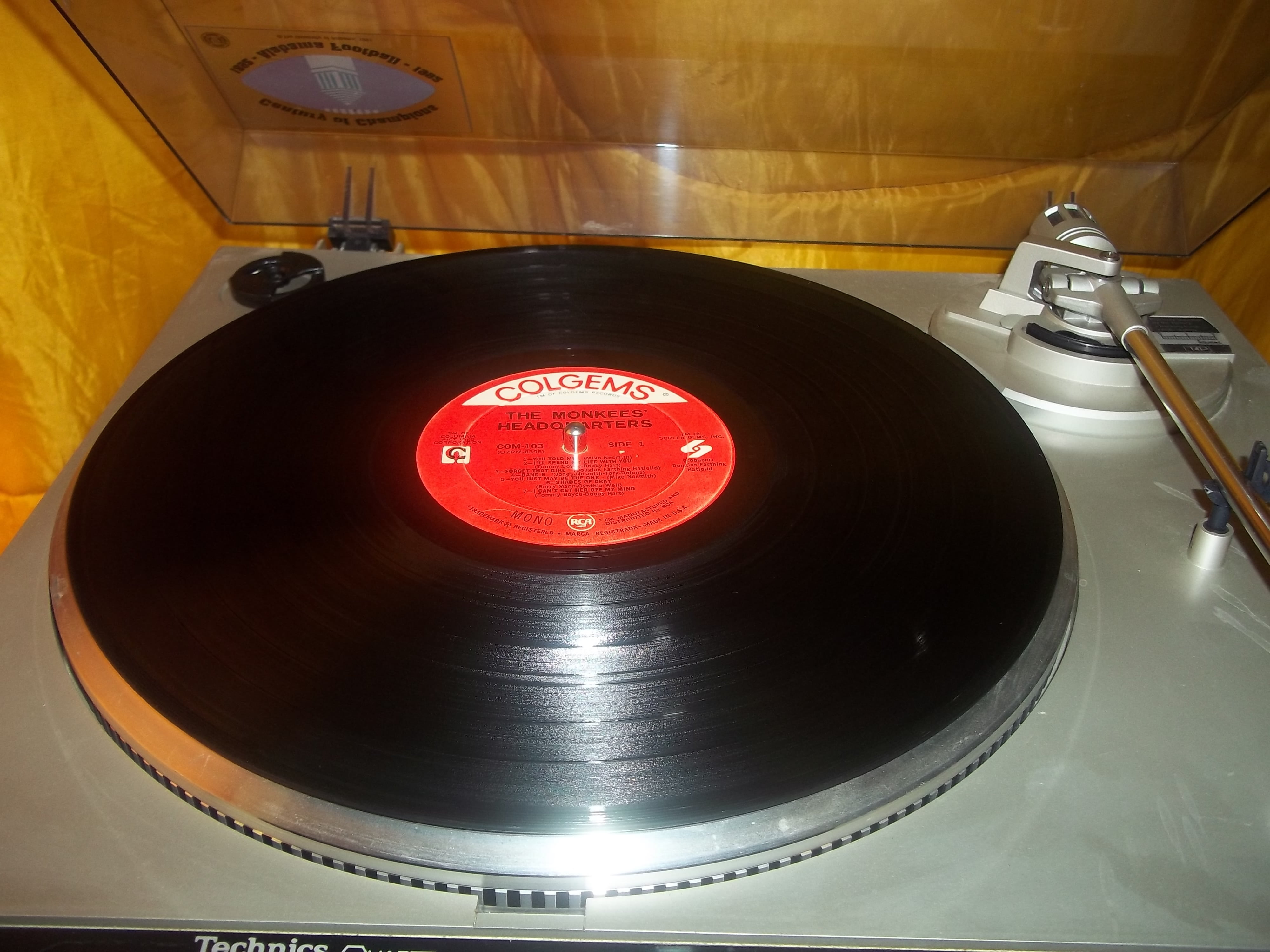 record, 33 rpm, retro styled, entertainment, melody, red, high angle view, lp, old, audio equipment, vintage, equipment, arts culture and entertainment, HD Wallpaper