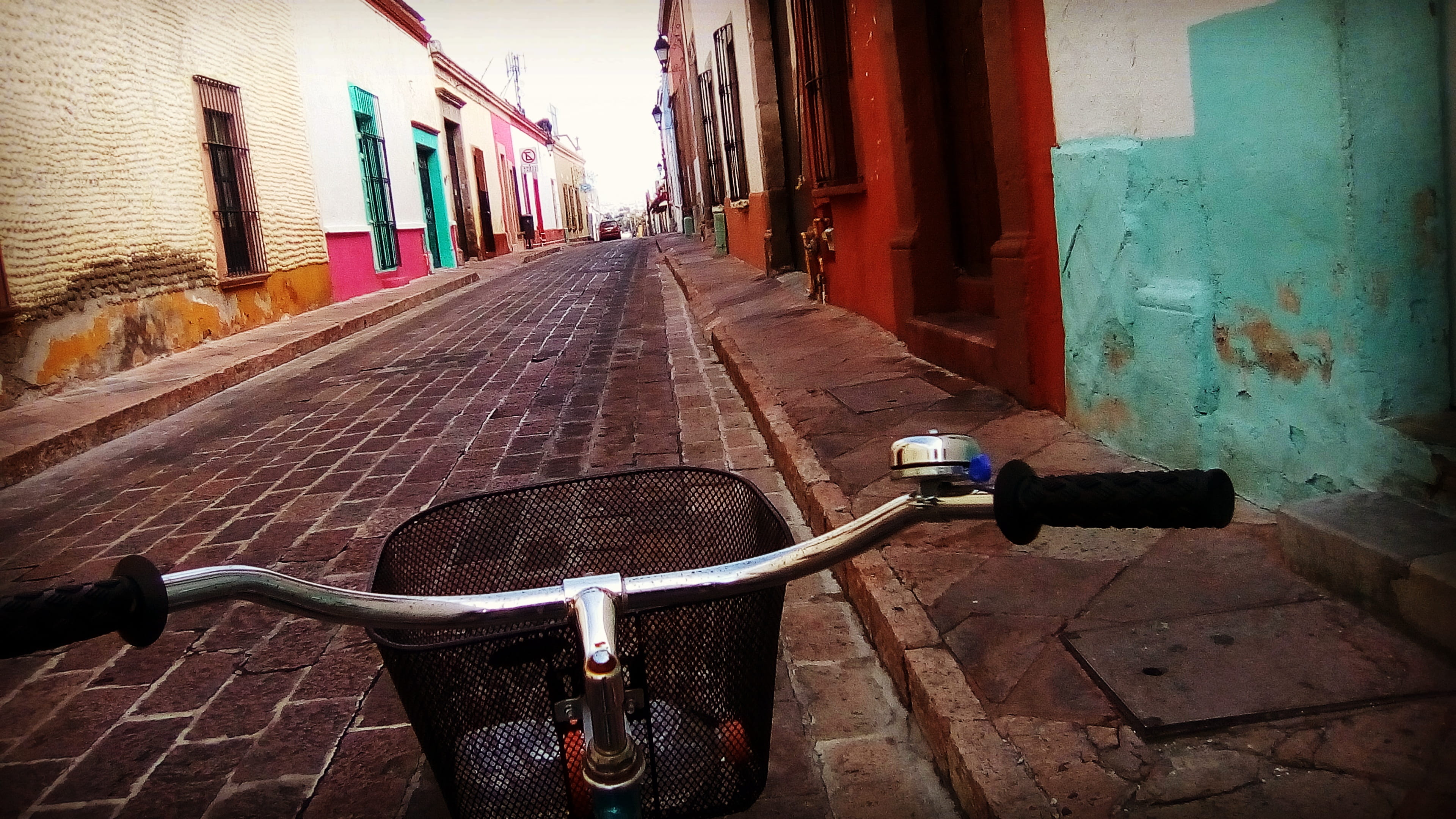 architecture, residential district, direction, built structure, liberty, dom, house, footpath, bicycle, wall, city, no people, outdoors, pipe - tube, mexico, HD Wallpaper