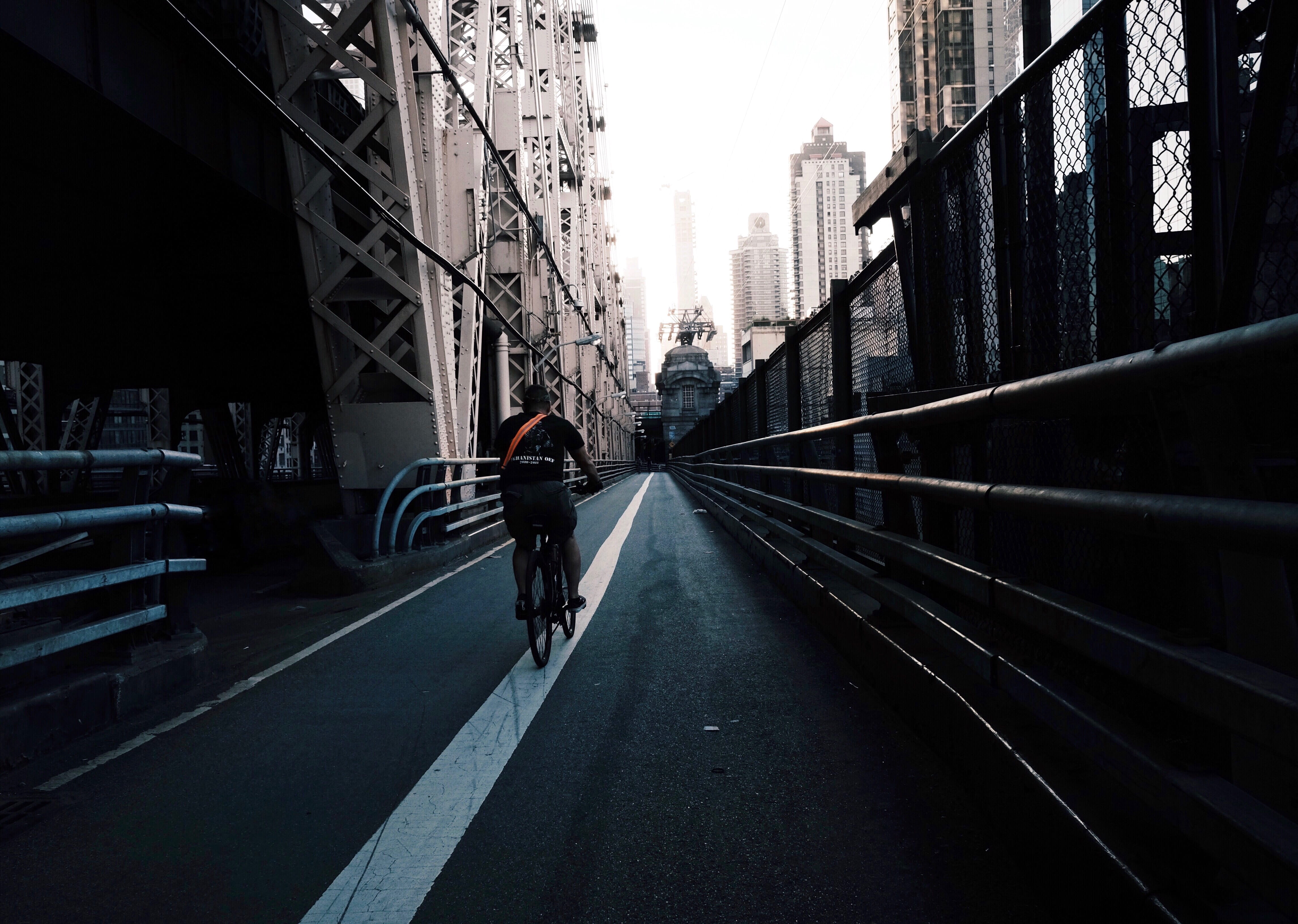 cycling, manhattan, old, real people, queens, bycicle, city life, ed koch queensboro bridge, lane, motion, built structure, road, mode of transportation, HD Wallpaper