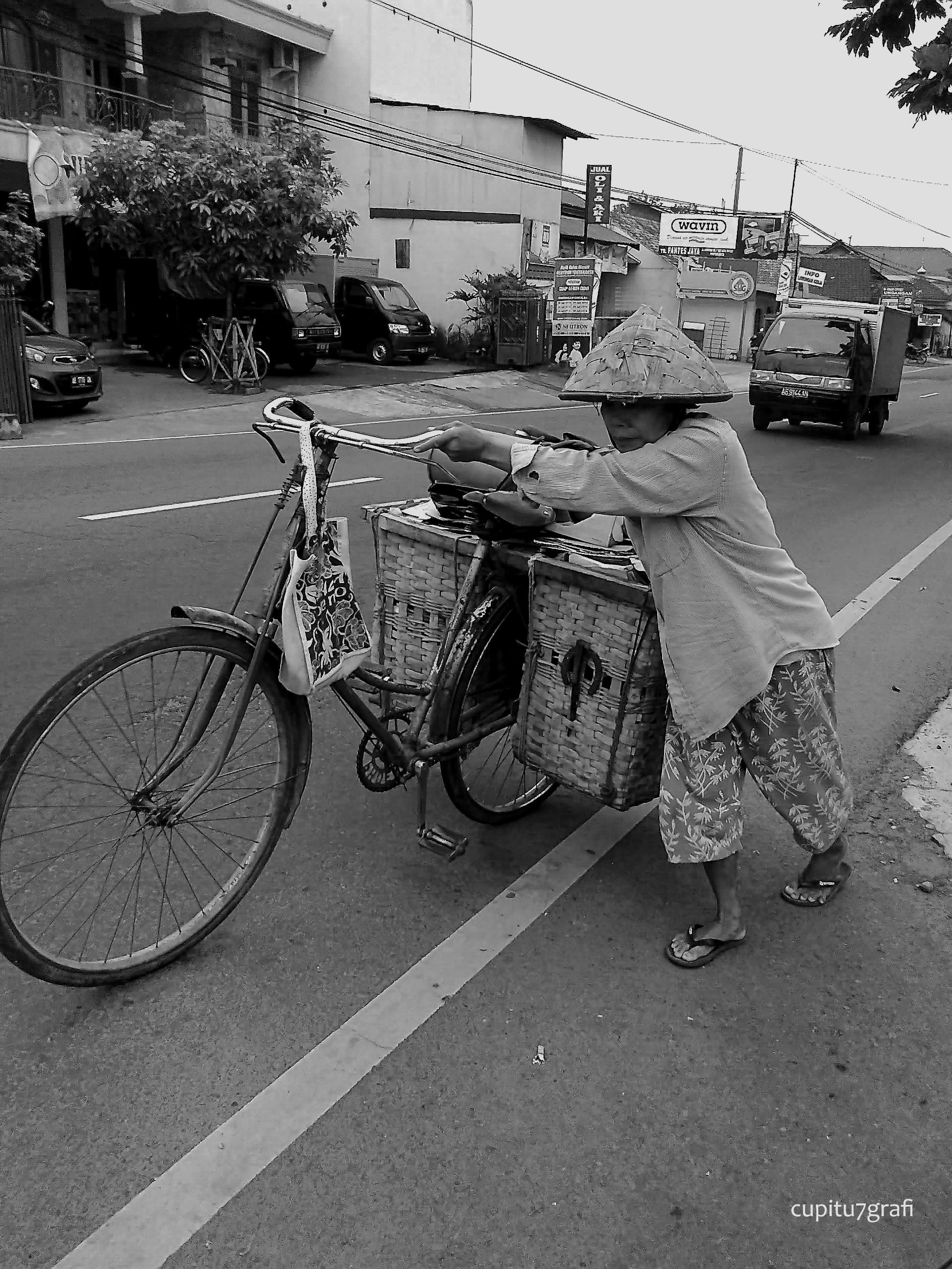 outdoors, chinese, mode of transport, men, Road, riding, hat, child, transportation, 2K, clothing, china, street, full length, city, asia, architecture, Phone HD Wallpaper