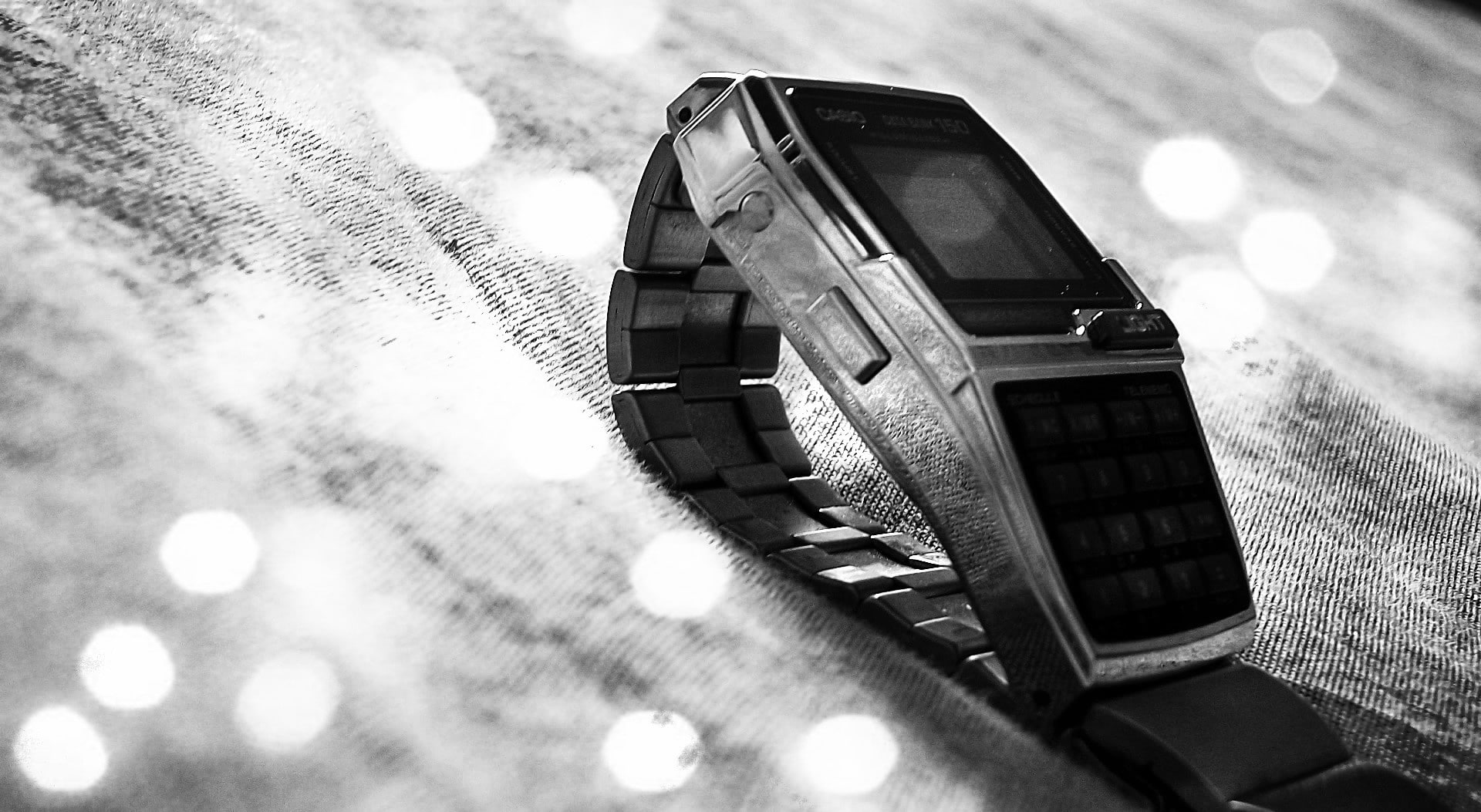 bokeh, outdoors, Watch, car, architecture, technology, Black, building exterior, motor vehicle, Black and White, selective focus, connection, nature, 1080P, HD Wallpaper