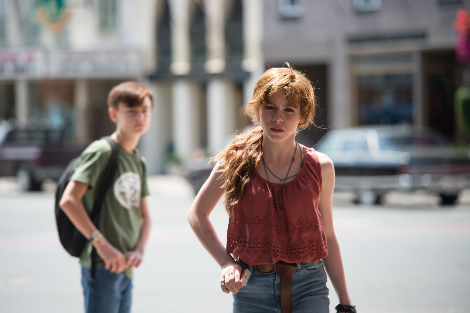 two people, young women, Sophia Lillis, day, hairstyle, real people, casual clothing, three quarter length, young adult, focus on foreground, people, togetherness, HD Wallpaper