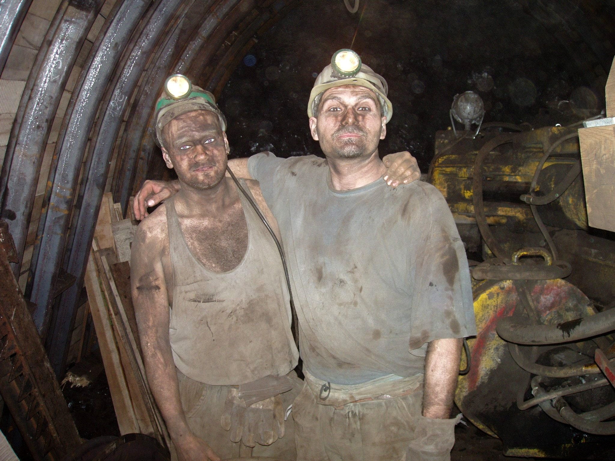 underground, vocation, standing, work, real people, colleague, man, mud, portrait, two people, black and white, lighting equipment, young men, christian, HD Wallpaper