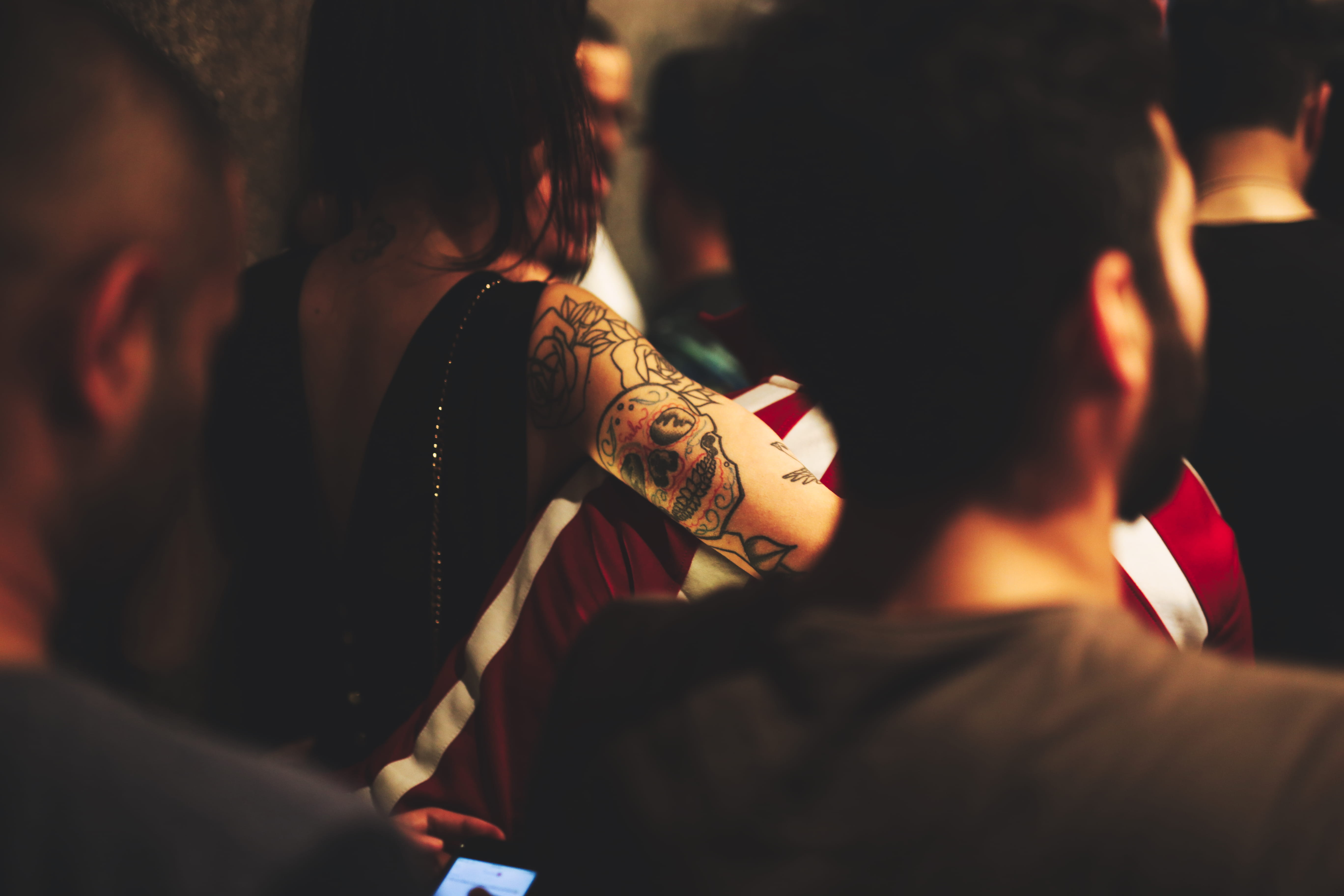 real people, group, men, adults, wearing, selective focus, indoors, group of people, youth culture, concert, lifestyles, 5K, man, dark, young men, adult, HD Wallpaper