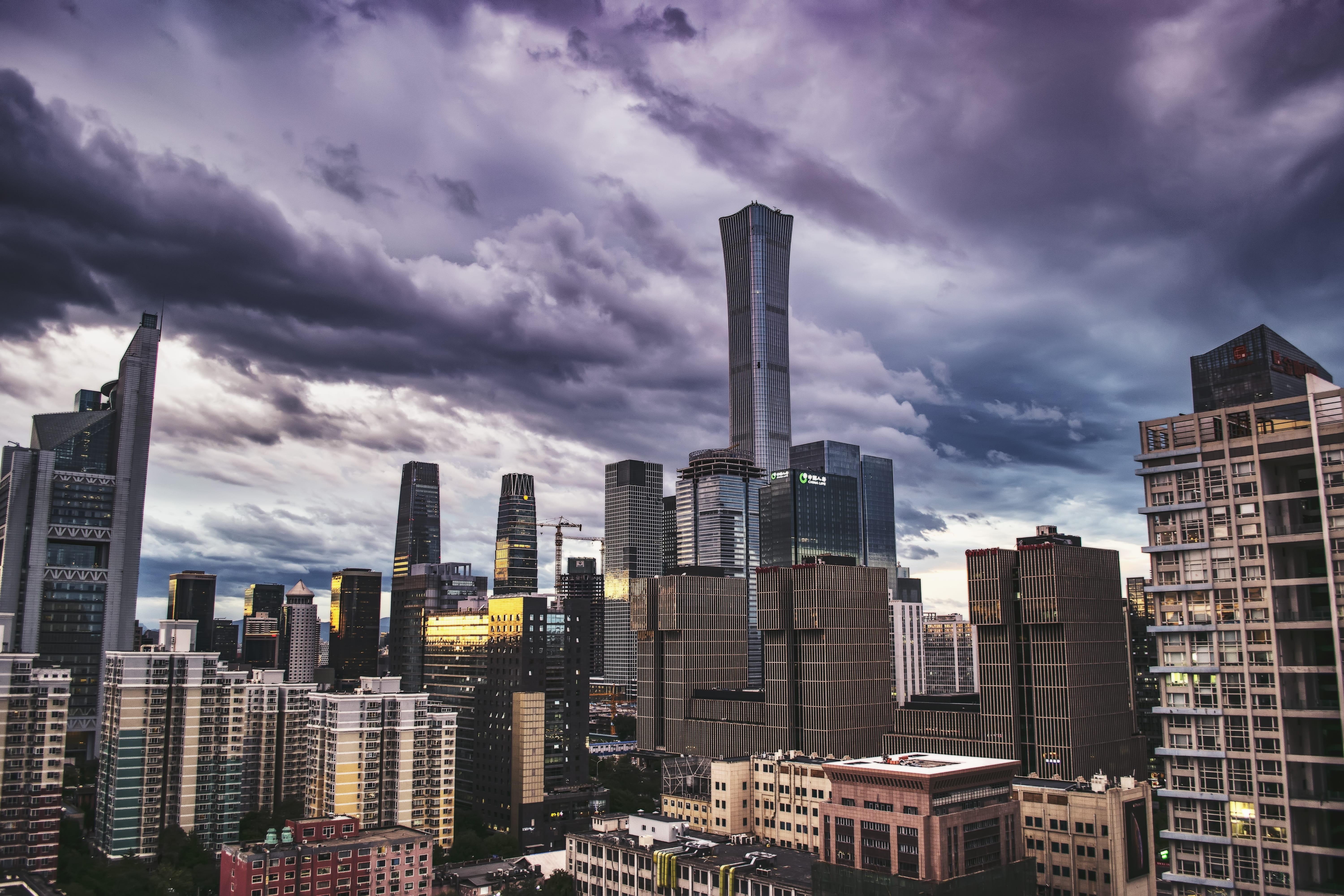 buildings, urban skyline, no people, rise, 乌云, built structure, cbd, residential district, spire, sky, city skyline, cloudy, building exterior, high, 5K, HD Wallpaper