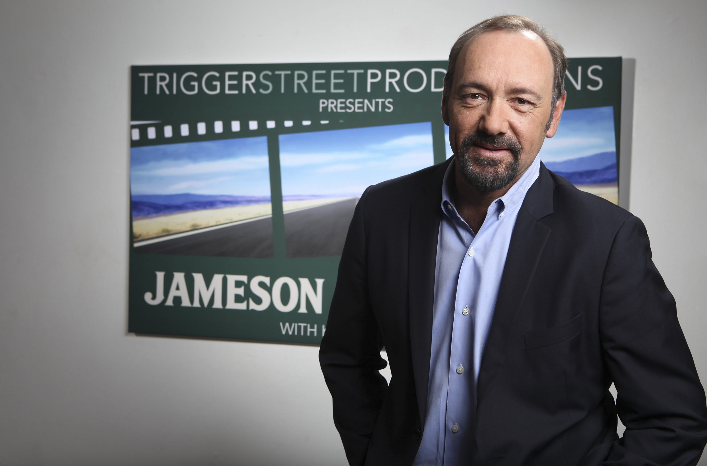 jacket, text, celebrity, lapel, one person, indoors, mature adult, business person, adult, real people, 2K, black, businessman, suit, males, kevin spacey, HD Wallpaper