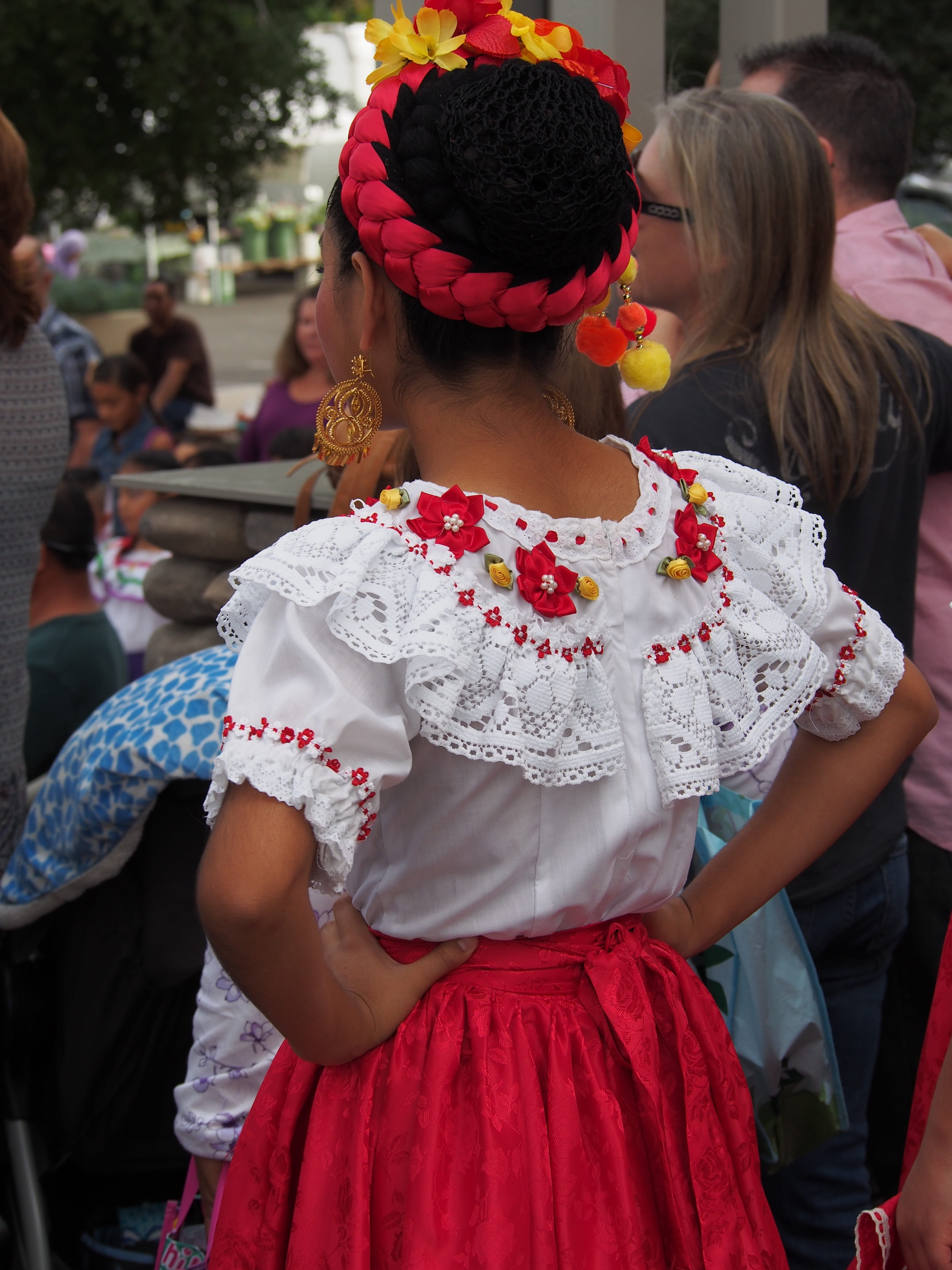 Culture, hairstyle, girl, dance, tradition, wedding, colorful, life events, Mexico, mexican, Folk, leisure activity, adult, women, celebration, people, Phone HD Wallpaper