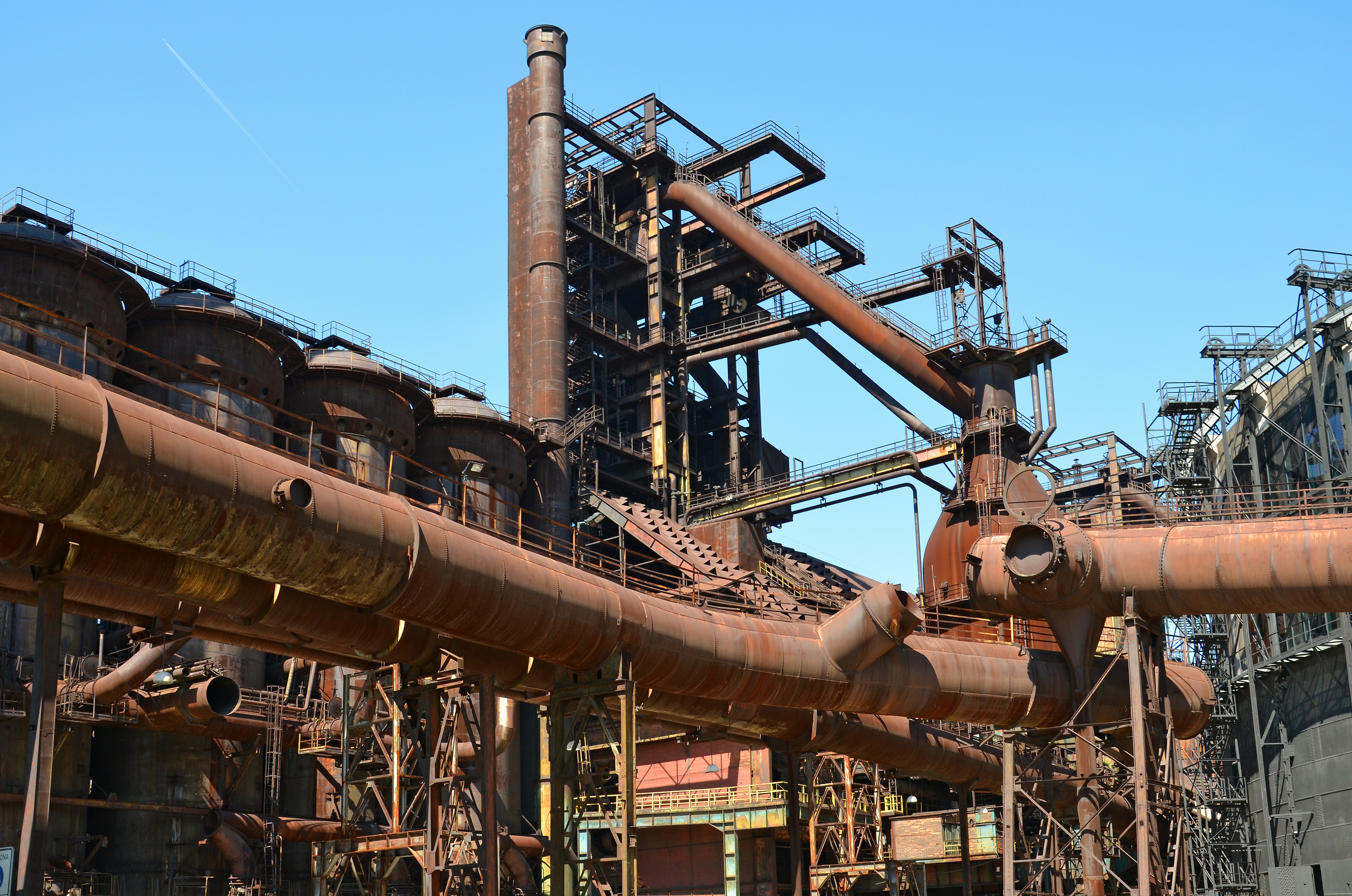 the production of iron, industry, industrial equipment, pollution, oil Industry, built structure, low angle view, factory, brown, huť, iron ore, metal, HD Wallpaper