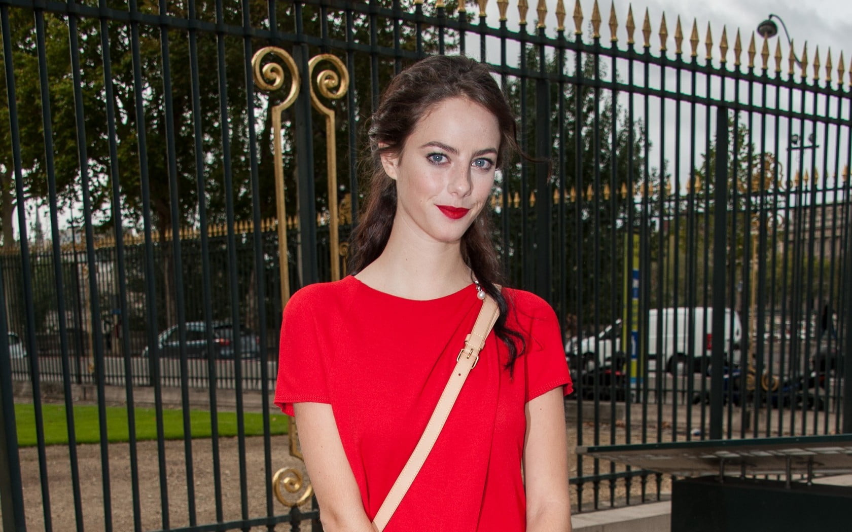 red, young women, waist up, young adult, red lipstick, outdoors, portrait, beauty, one person, fence, Kaya Scodelario, real people, looking at camera, casual clothing, HD Wallpaper