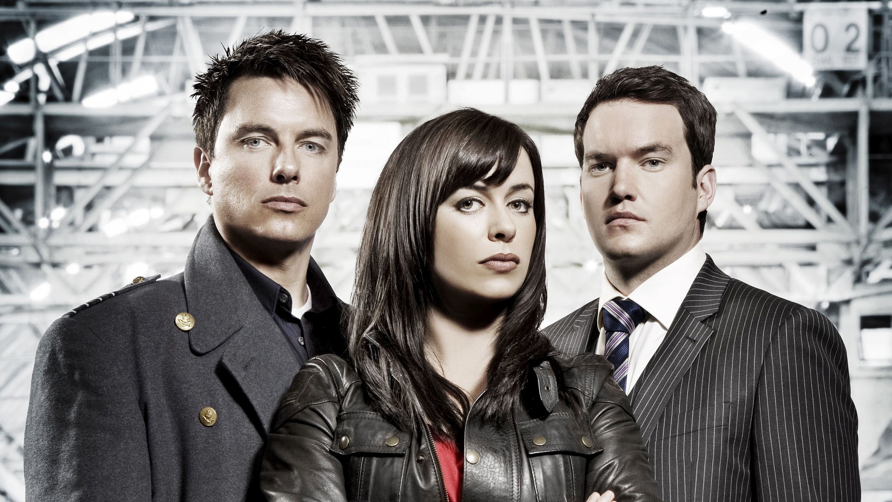 indoors, young men, serious, front view, torchwood, 2K, adult, looking at camera, women, headshot, young adult, beautiful woman, clothing, focus on foreground, HD Wallpaper