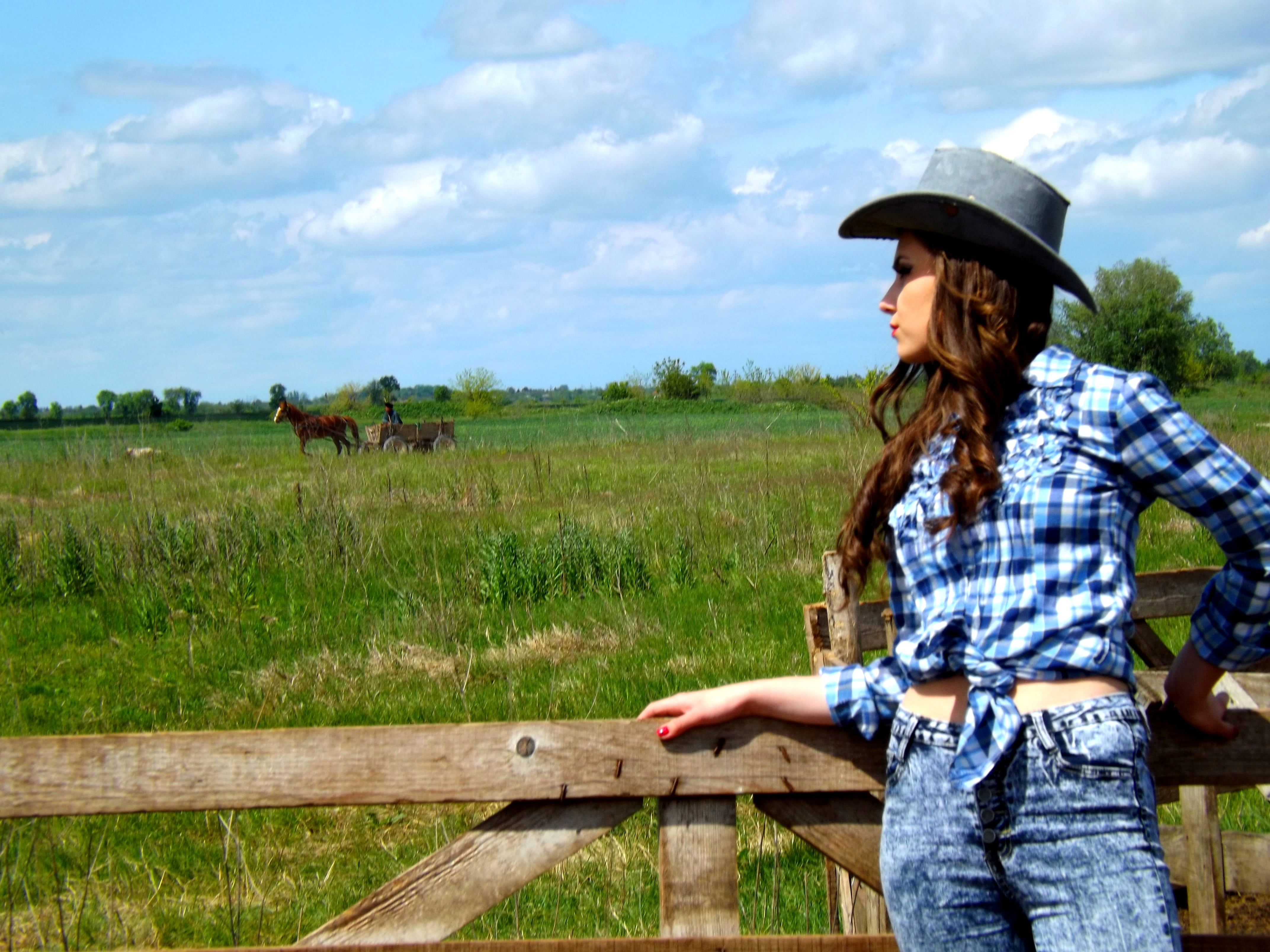 nature, rail, wild west, side view, agriculture, looking, clothing, hair, three quarter length, plant, land, one person, lifestyles, hat, standing, farm, HD Wallpaper