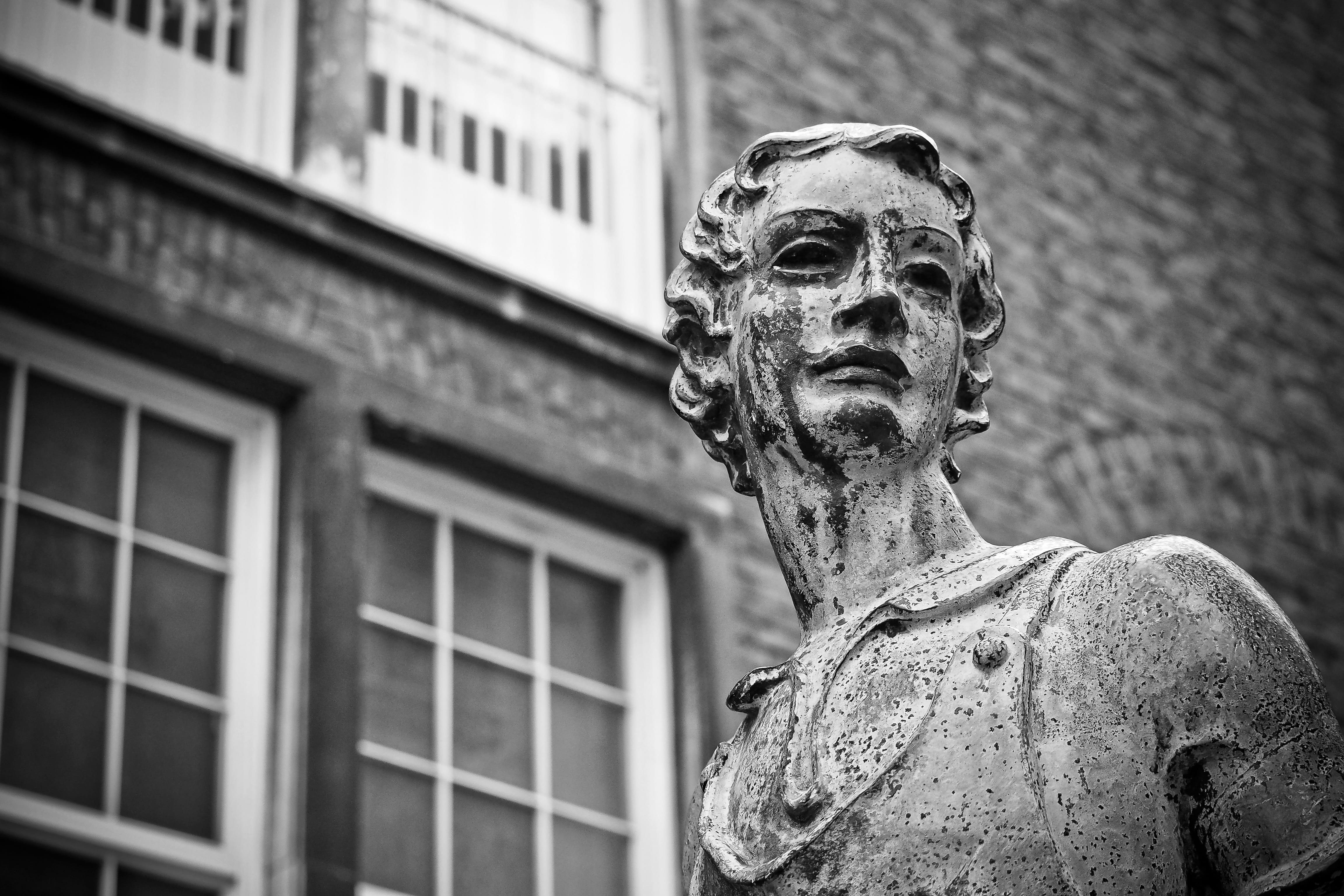 black And White, history, craft, one man only, building exterior, window, built structure, sw, Statue, face, people, focus on foreground, old town, old, HD Wallpaper