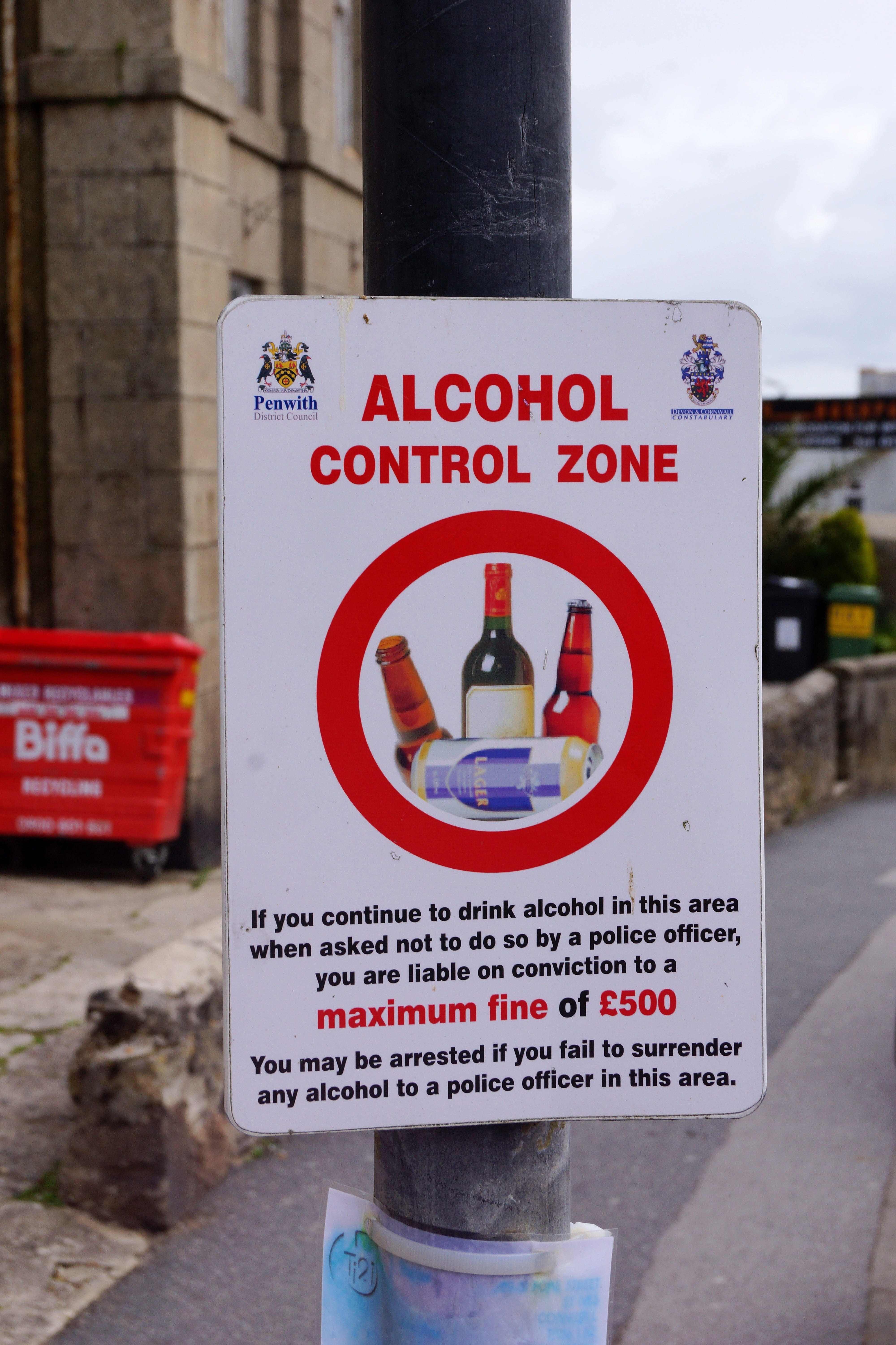 alcohol, south gland, close-up, guidance, outdoors, focus on foreground, day, shield, ban, red, warning sign, forbidden, sign, text, punishment, script, Phone HD Wallpaper