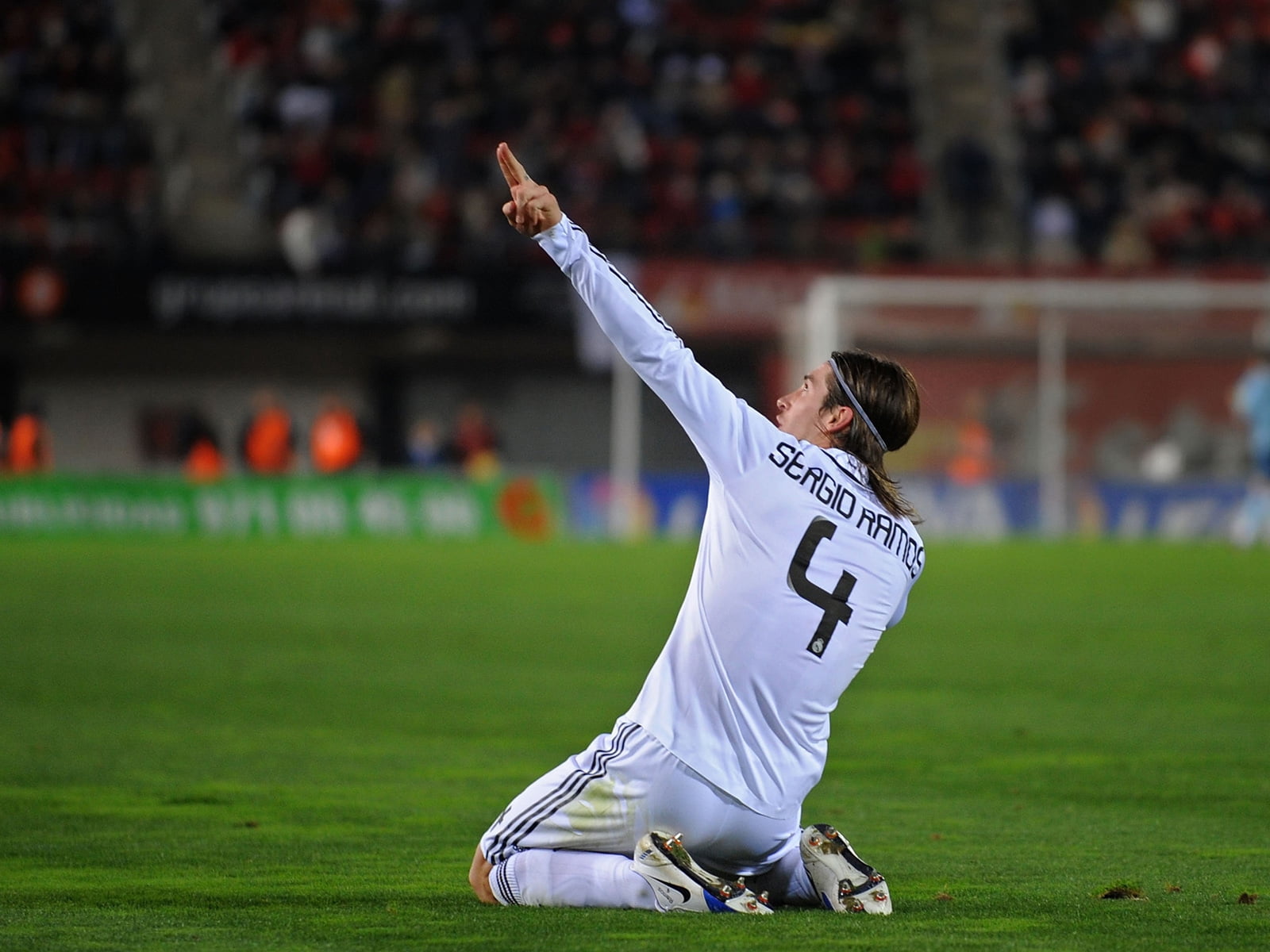 human body part, full length, team sport, spanish, ramos, human arm, limb, sport, body part, offspring, stadium, Football, child, childhood, seagio, player, HD Wallpaper