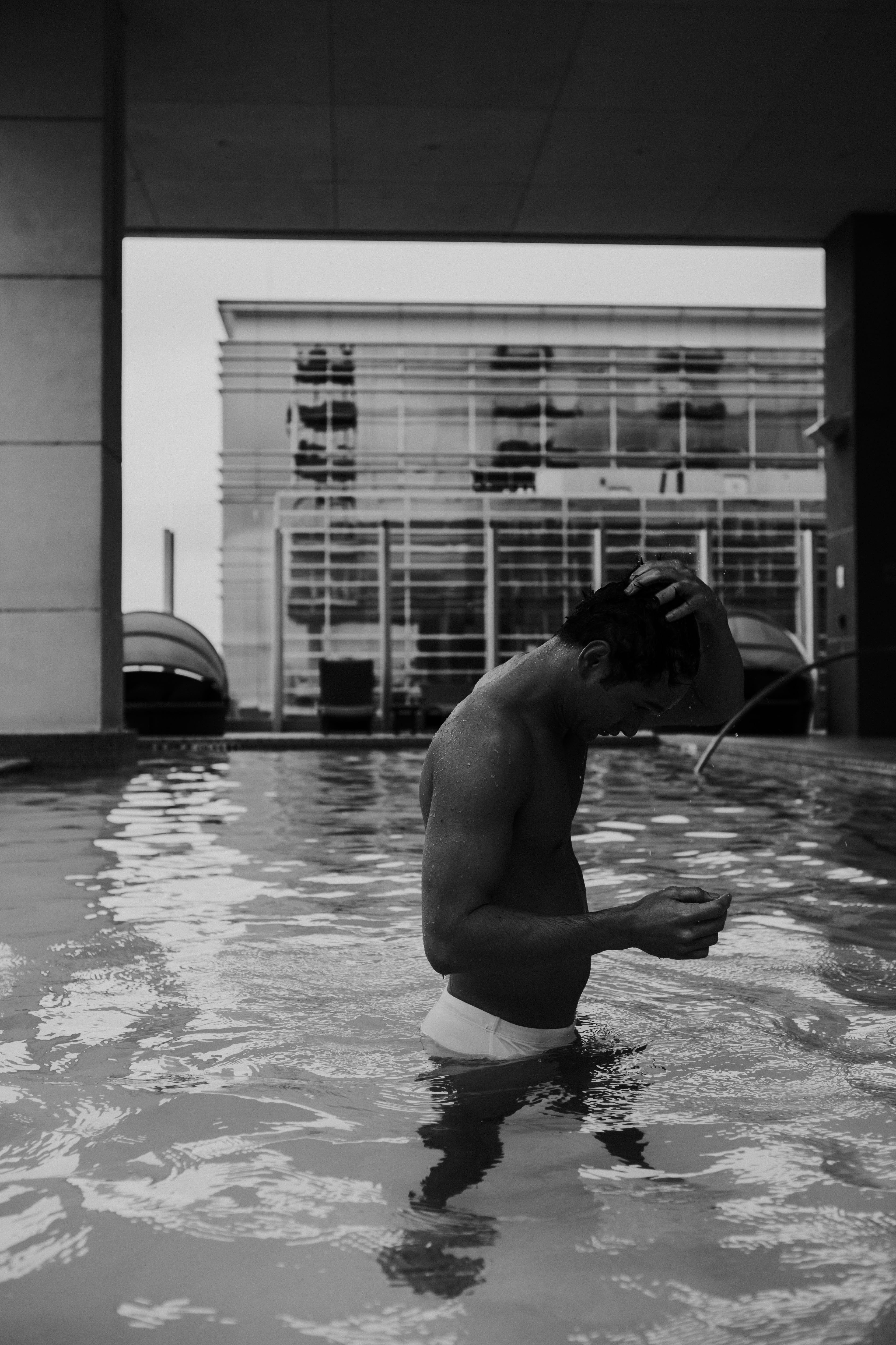 atlanta, skyline, side view, swimming pool, outdoors, one person, nature, building, hotel, speedo, waterfront, full length, 5K, lifestyles, shorts, leisure activity, Phone HD Wallpaper