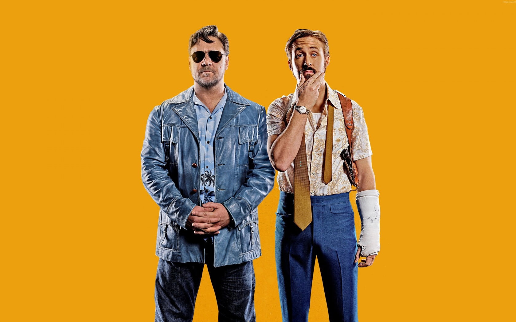 jacket, russell crowe, glasses, fashion, colored Background, standing, studio Shot, male friendship, smiling, happiness, young adult, the nice guys, cheerful, HD Wallpaper