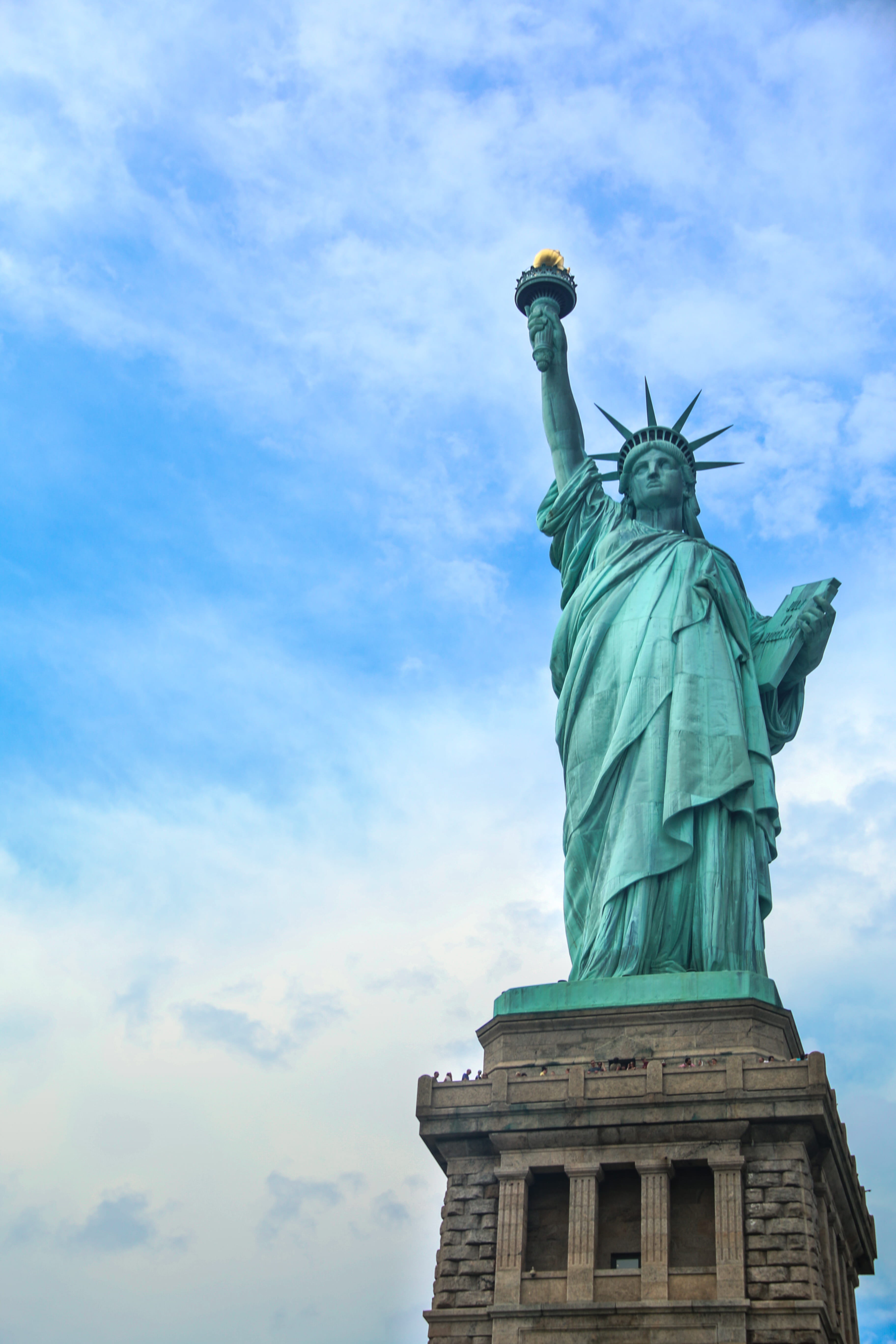 statue, human representation, art and craft, female likeness, turquoise colored, sculpture, nature, freedom, statue of liberty national monument, day, representation, Phone HD Wallpaper