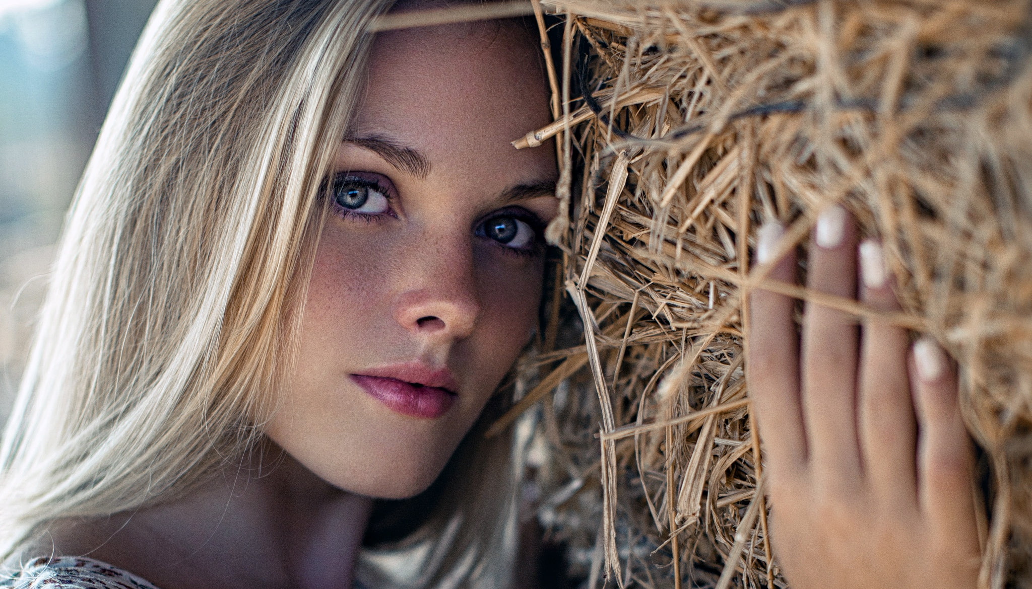 Stephanos Georgiou, mouth, looking at viewer, beauty, face, 1080P, bokeh, lips, blonde, freckles, girl, close up, photo, straw, photographer, straight hair, HD Wallpaper