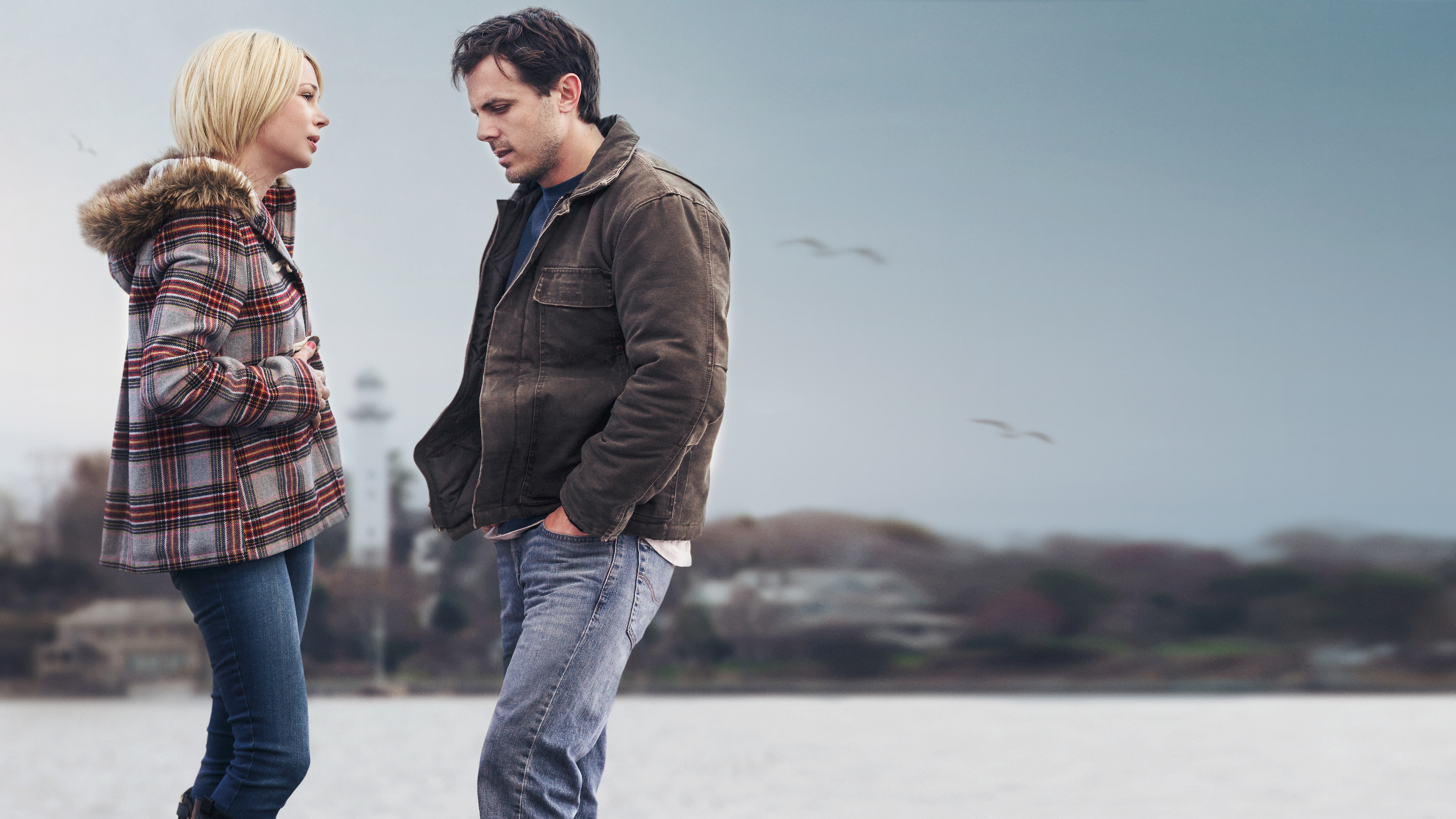 standing, jeans, stonewashed, red, man, plaid, brown, denim, front, 5K, Casey Affleck, gray, blue, wearing, jacket, Michelle Williams, hooded, Manchester by the Sea, HD Wallpaper