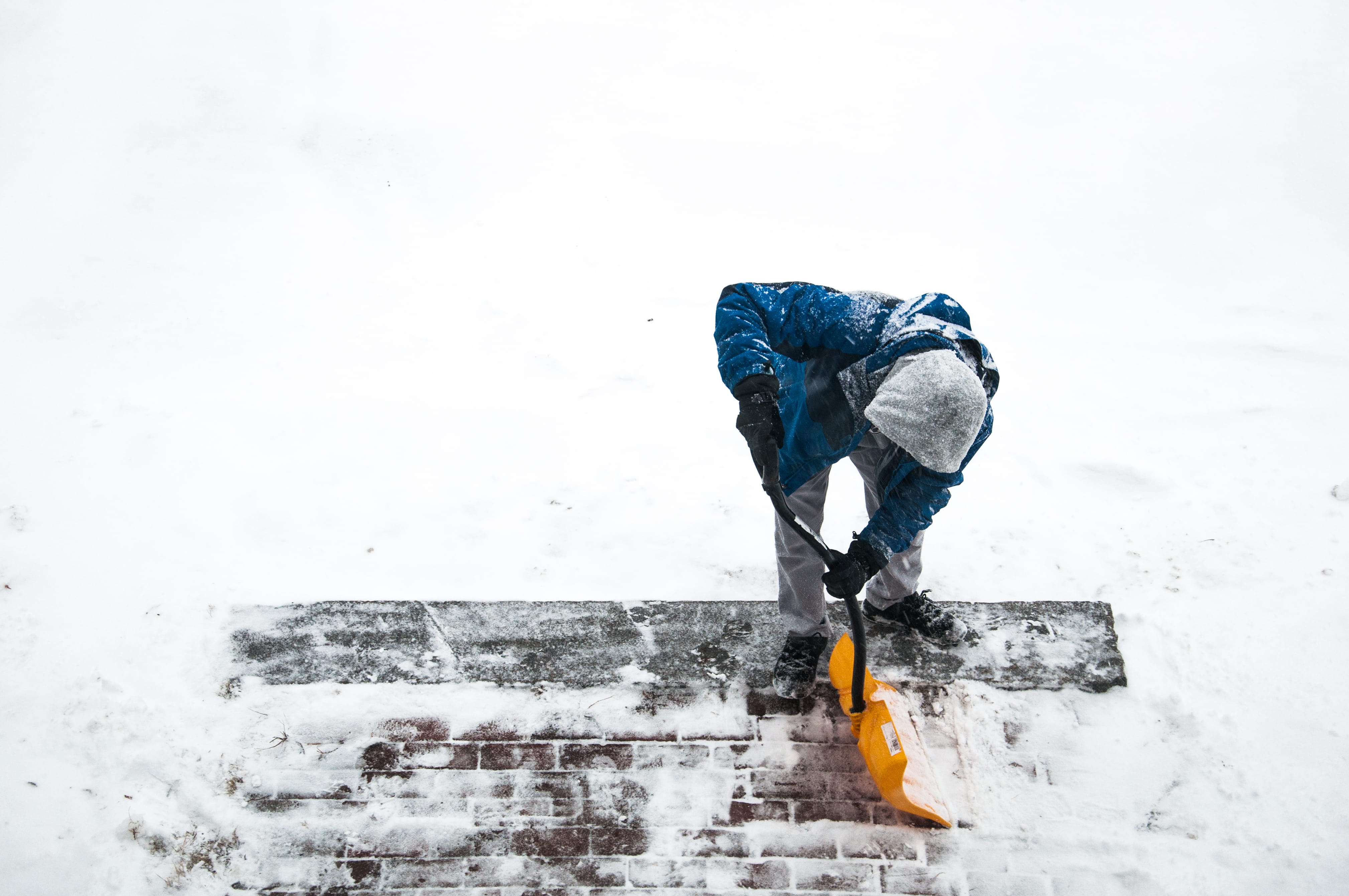 effort, nature, working, worker, lifestyles, outdoors, occupation, warm clothing, full length, united states, snowstorm, one person, bending, hood - clothing, HD Wallpaper